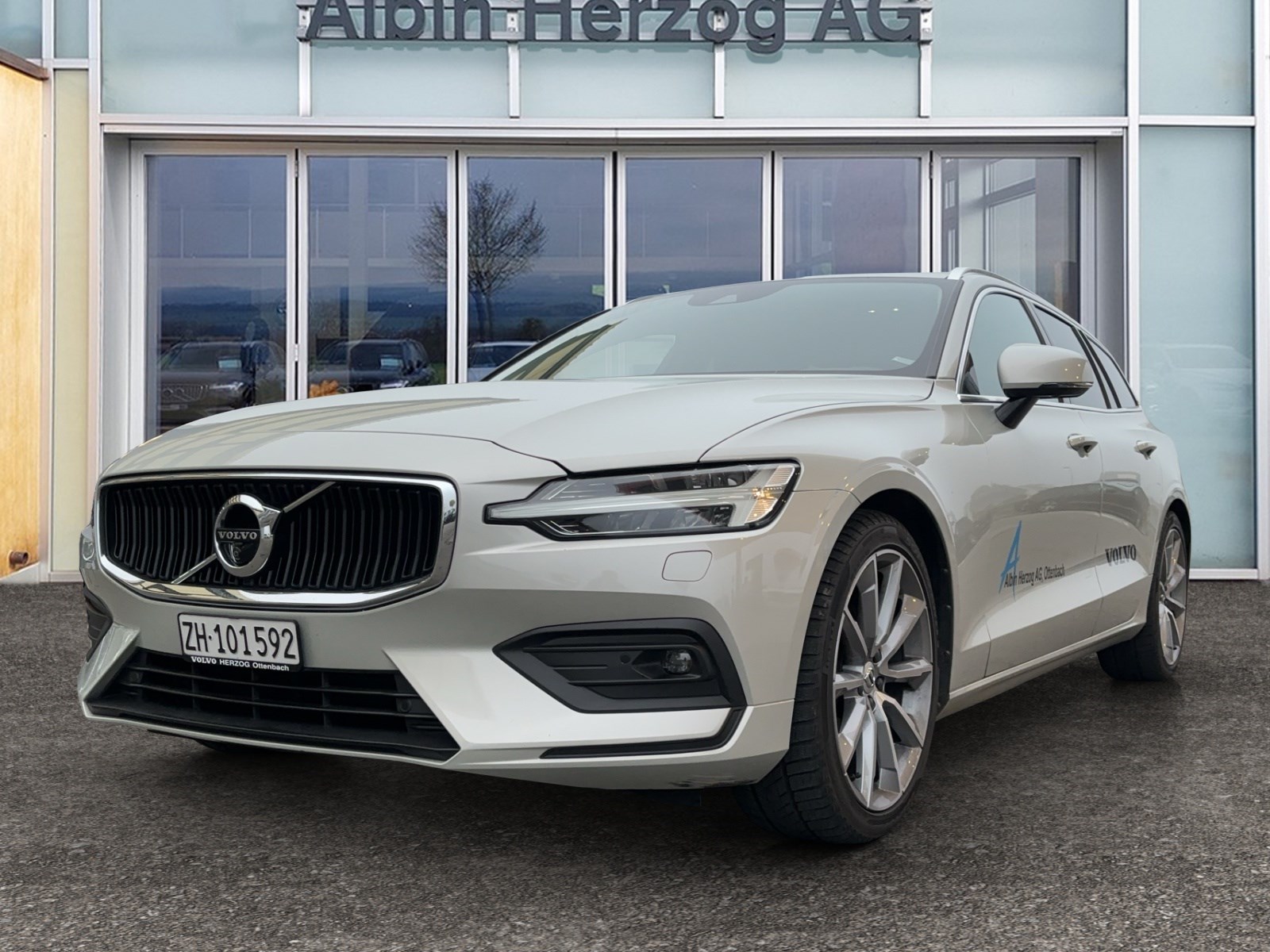 VOLVO V60 2.0 D4 Momentum