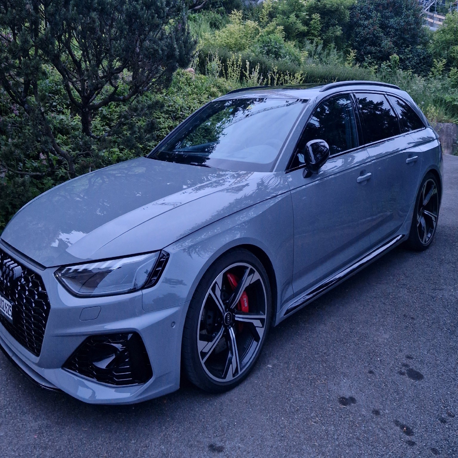 AUDI RS4 Avant quattro tiptronic