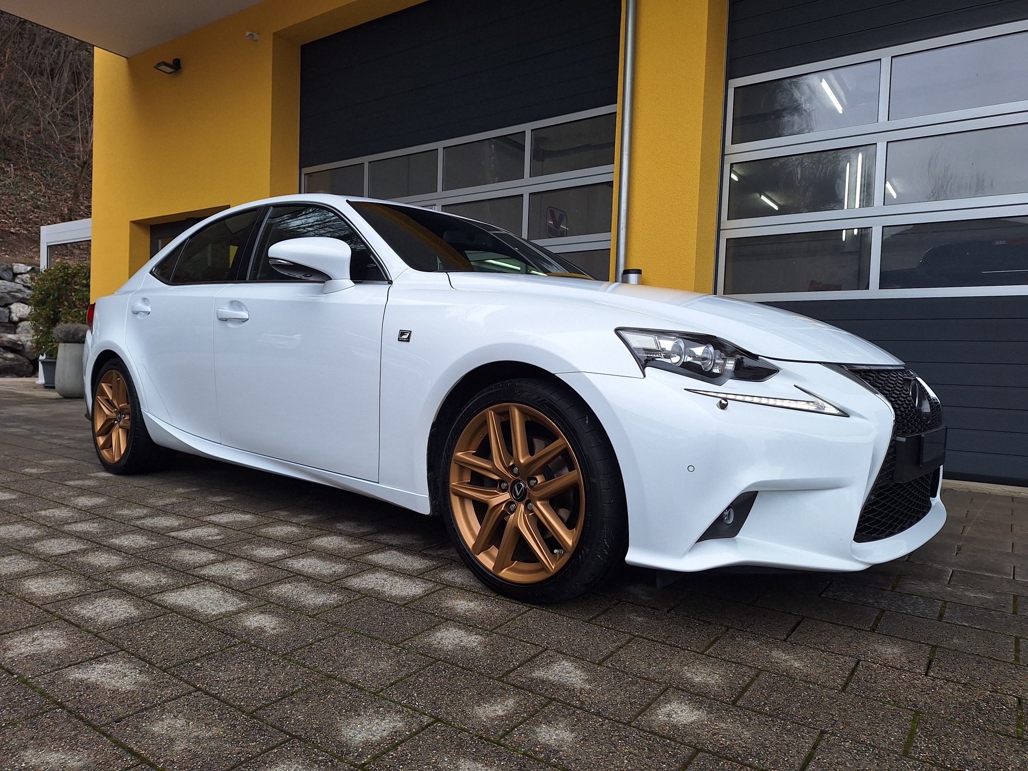 LEXUS IS 300h F-Sport Automatic