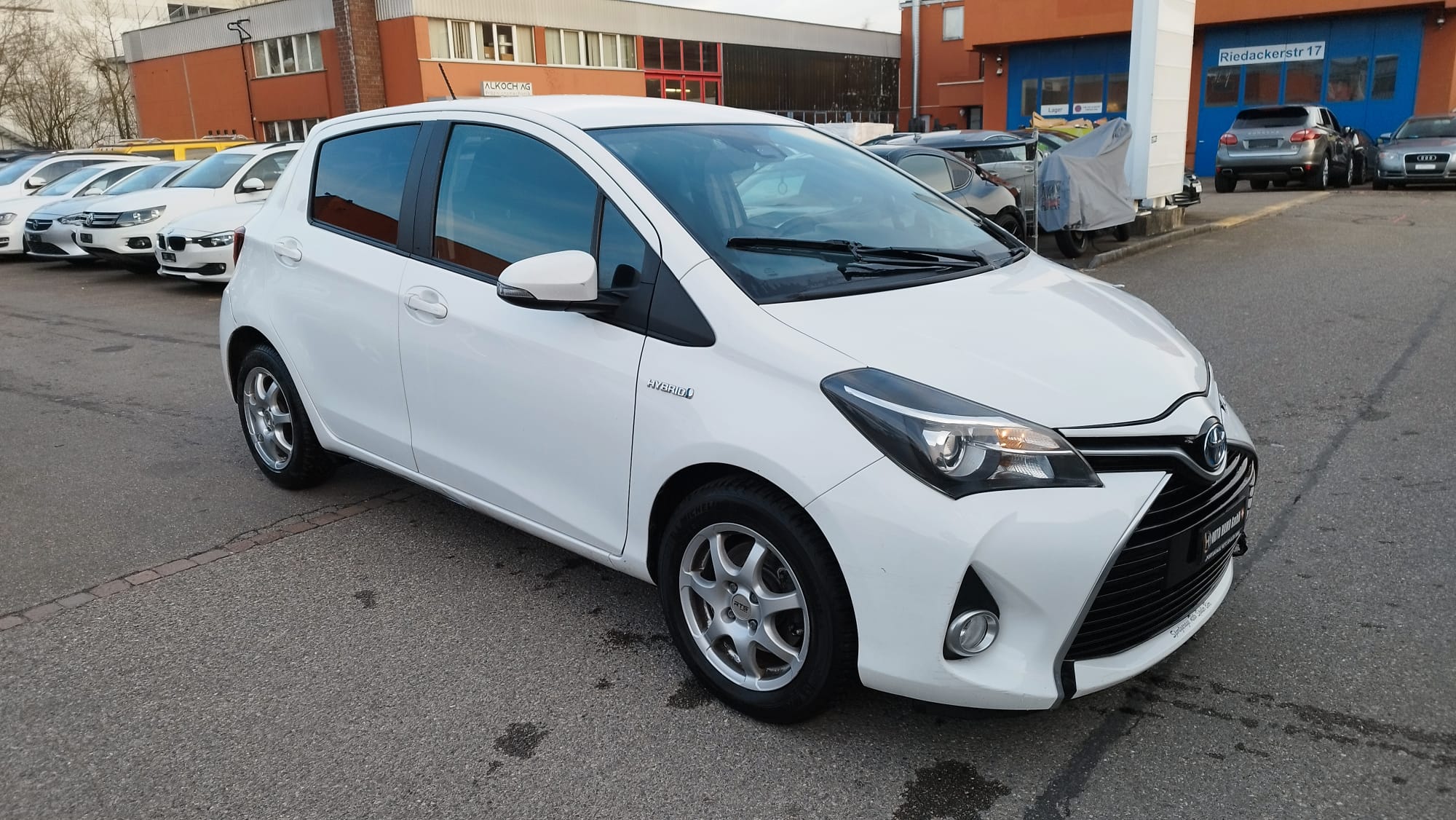 TOYOTA Yaris 1.5 VVT-i Hybrid Trend e-CVT