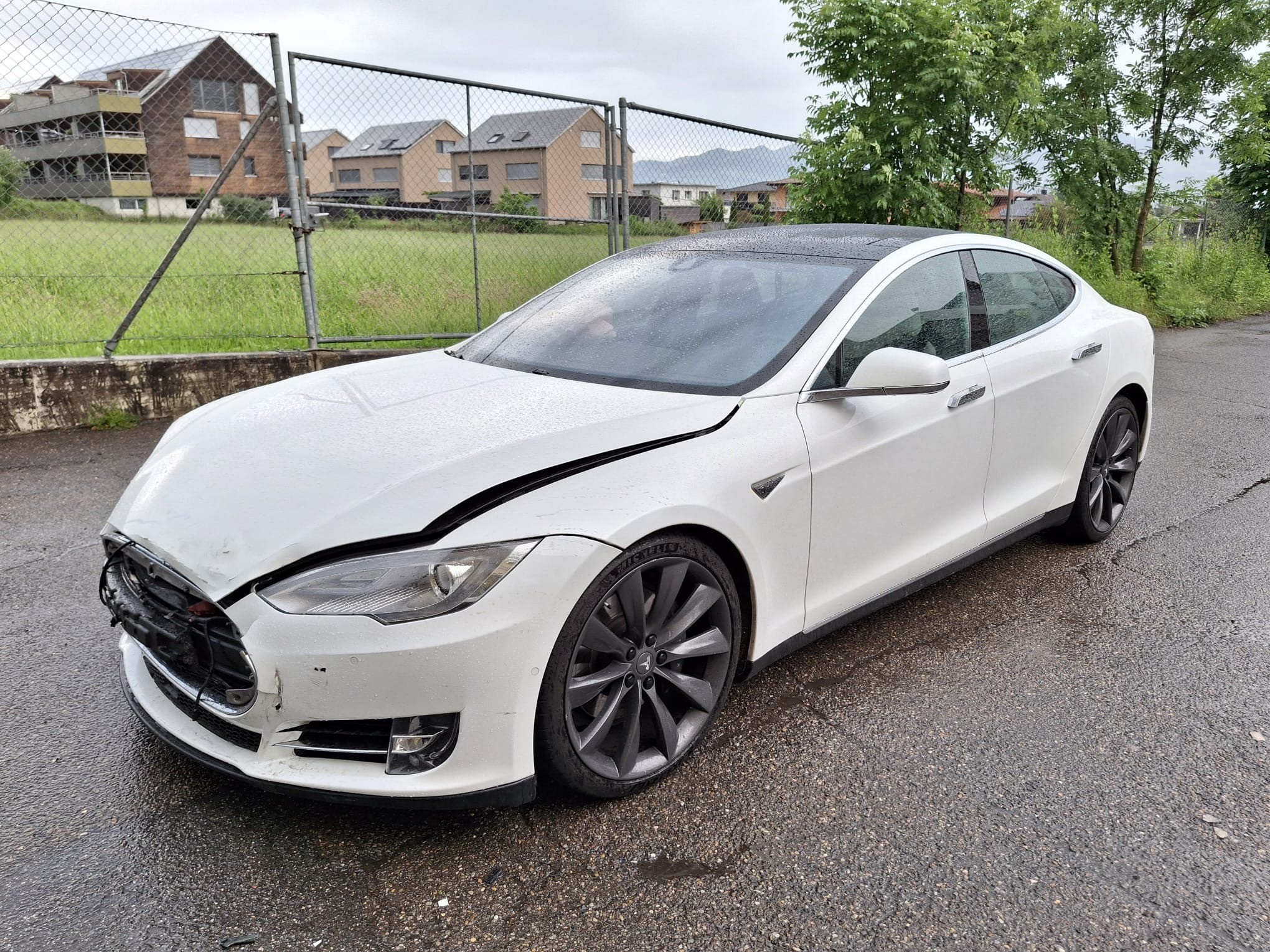 TESLA Model S 85 D