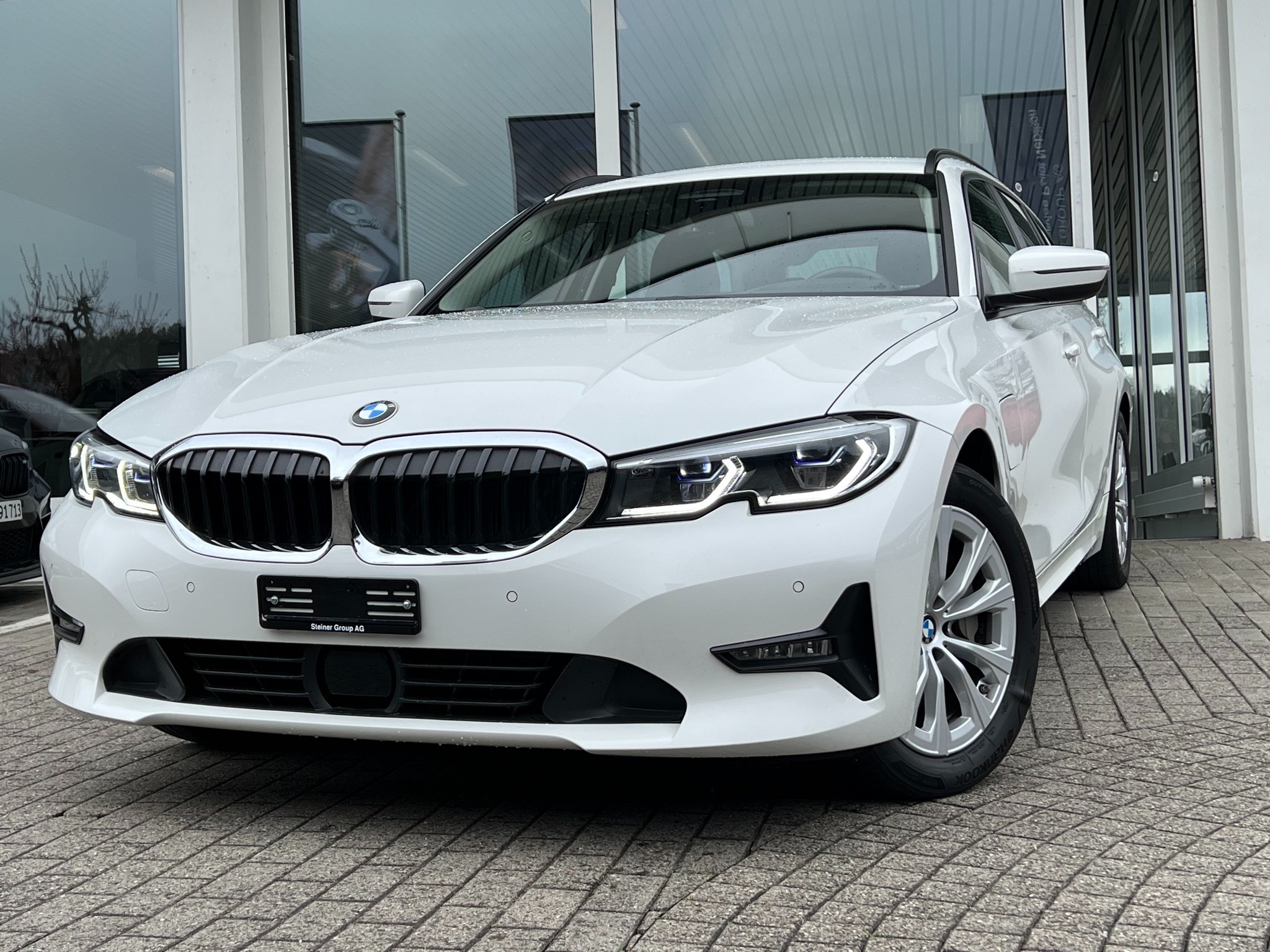 BMW 330e x DriveTouring Steptronic