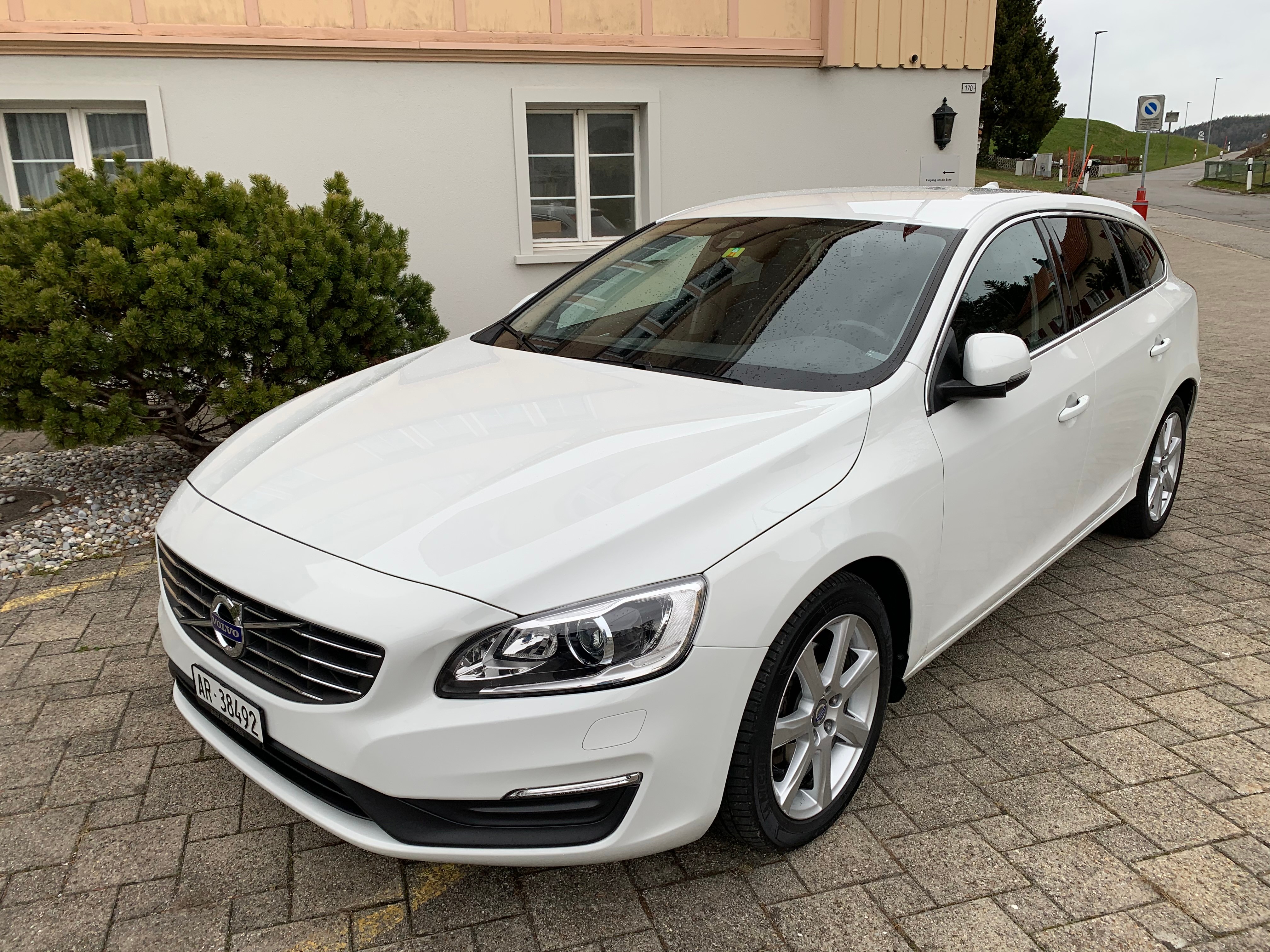 VOLVO V60 D4 Momentum Geartronic