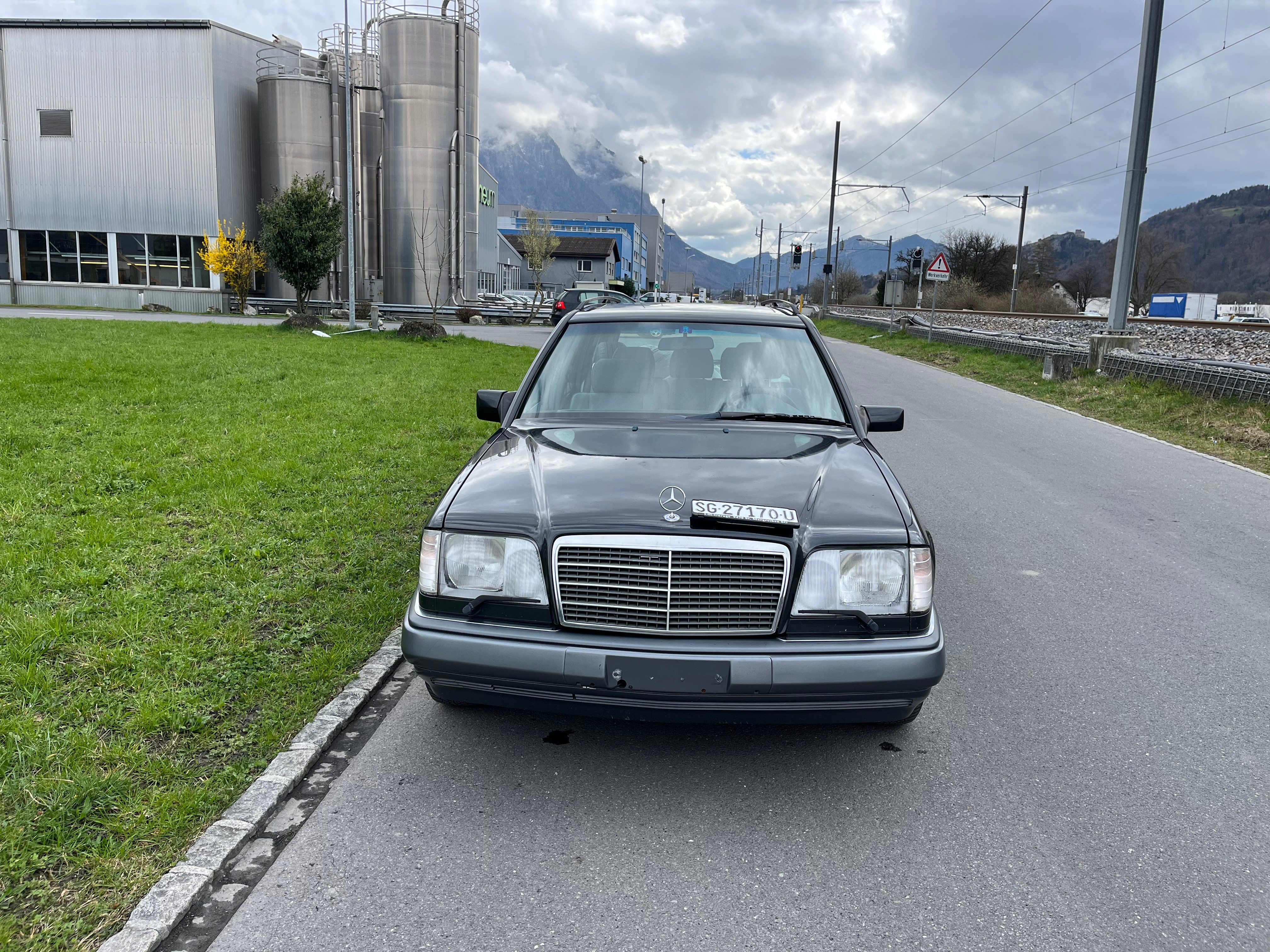 MERCEDES-BENZ E 320