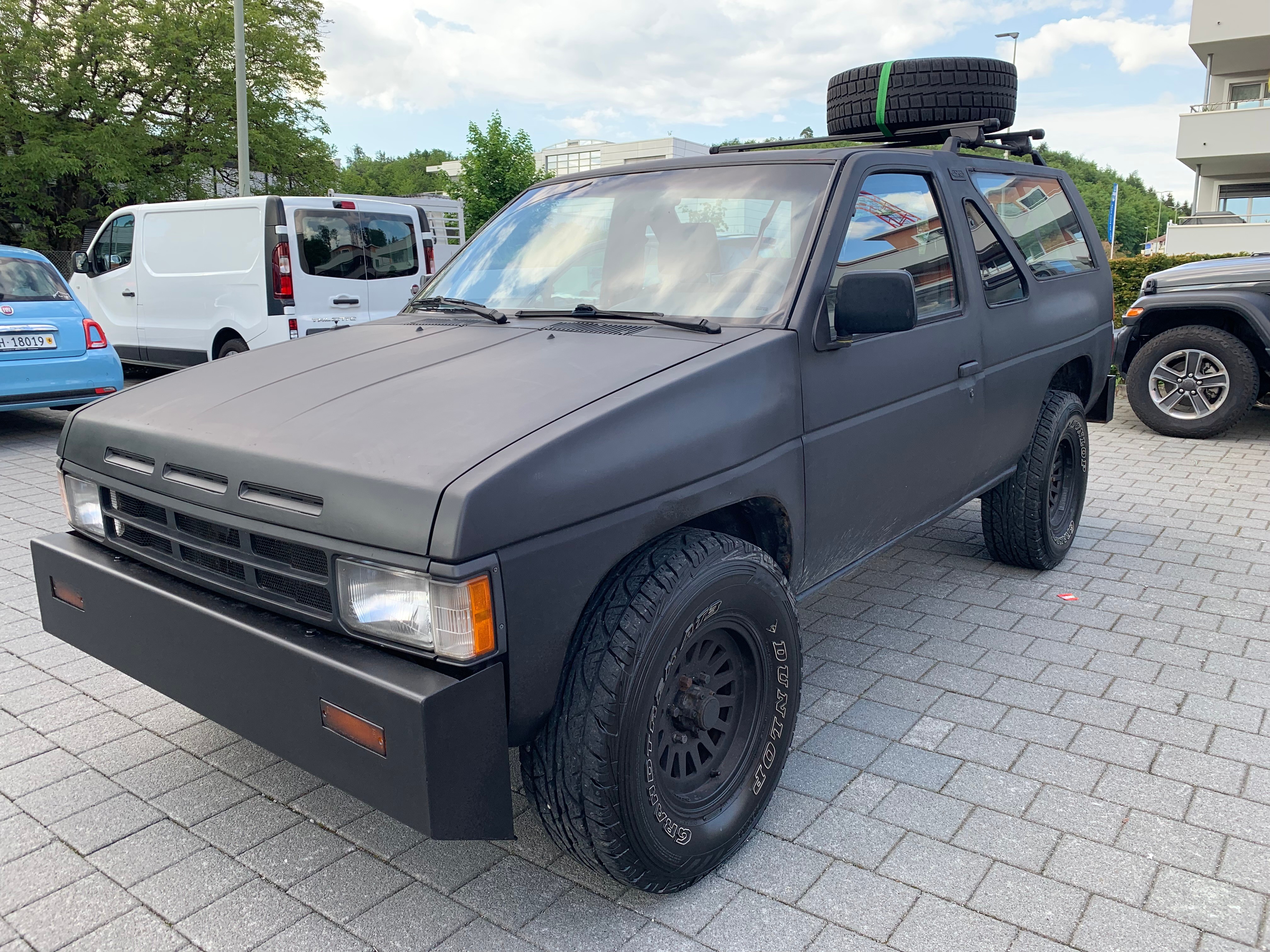 NISSAN Terrano 2.4 XE