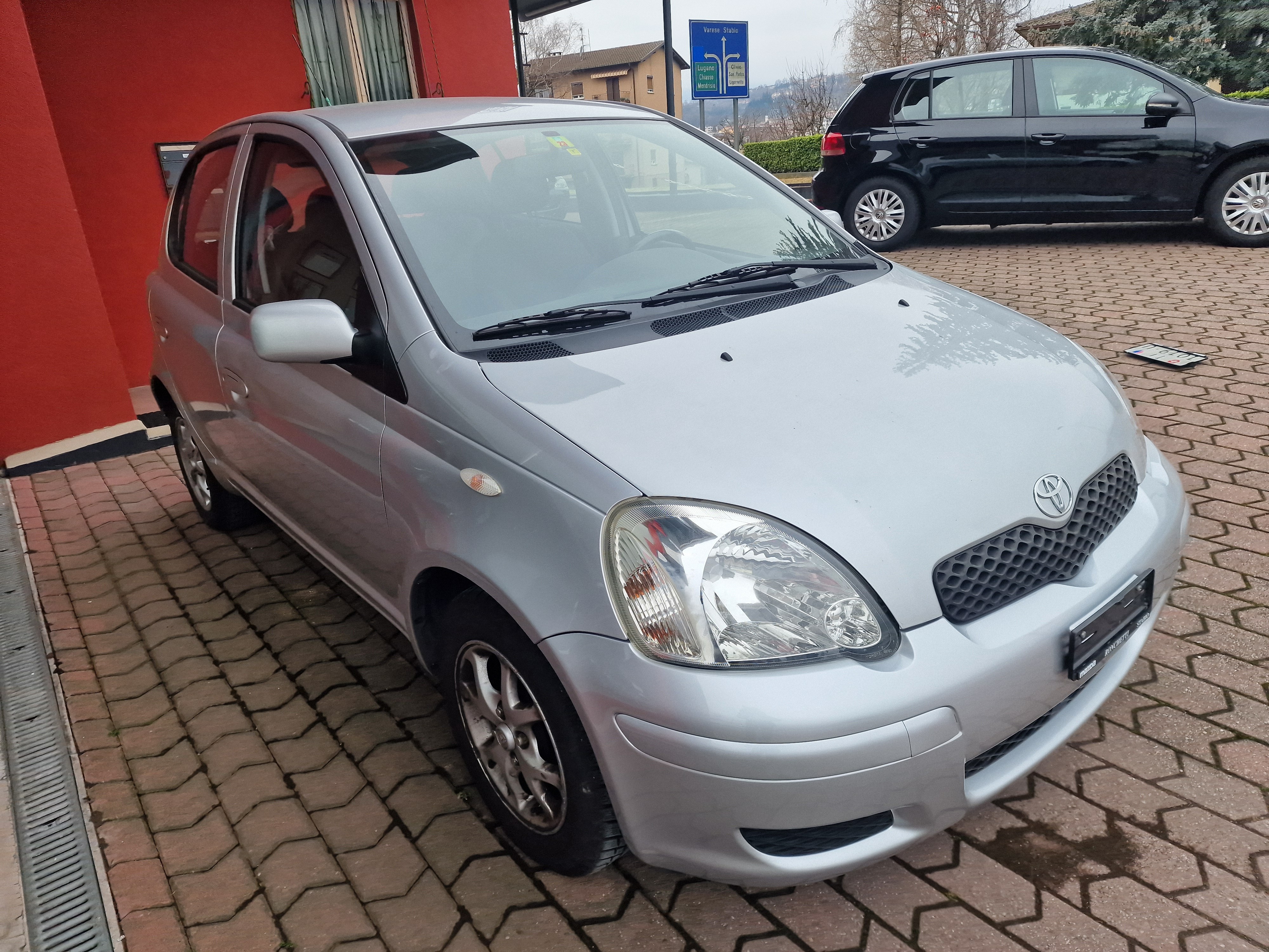 TOYOTA Yaris 1.0 Linea Sol