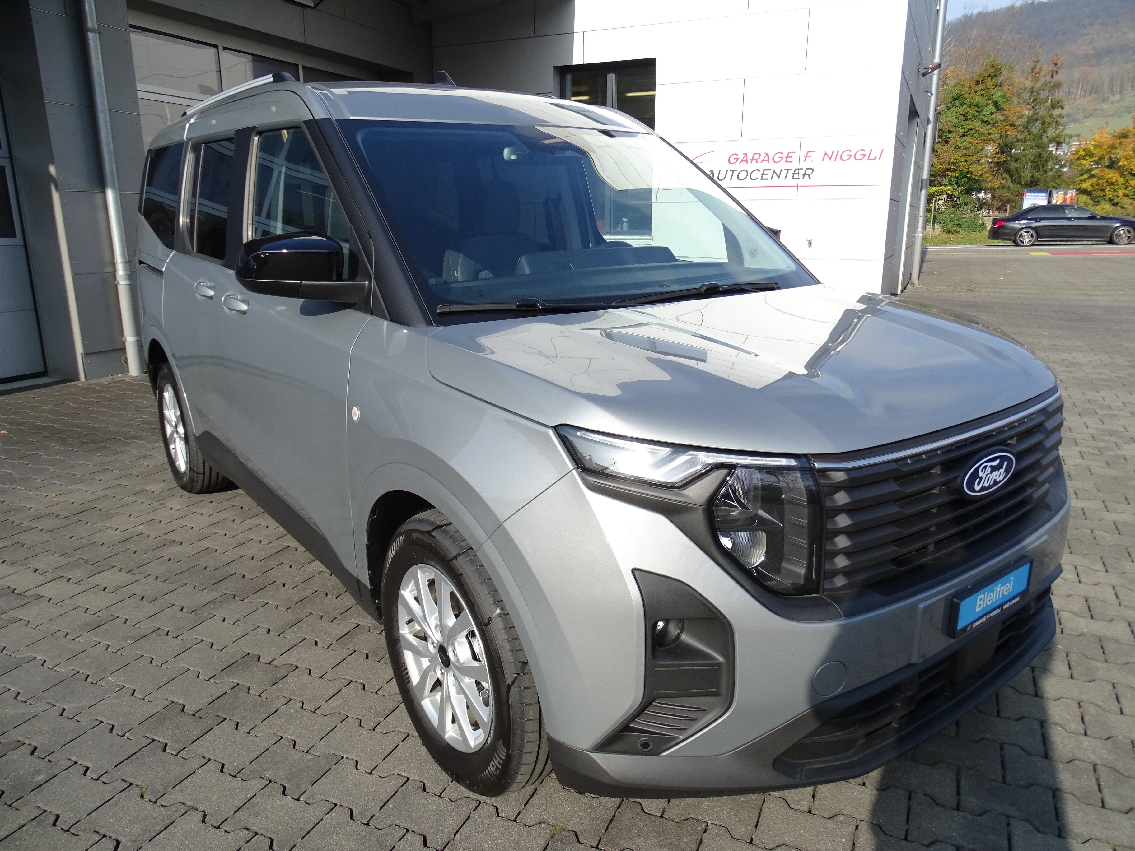 FORD Tourneo Courier 1.0 EcoBoost Titanium Automat