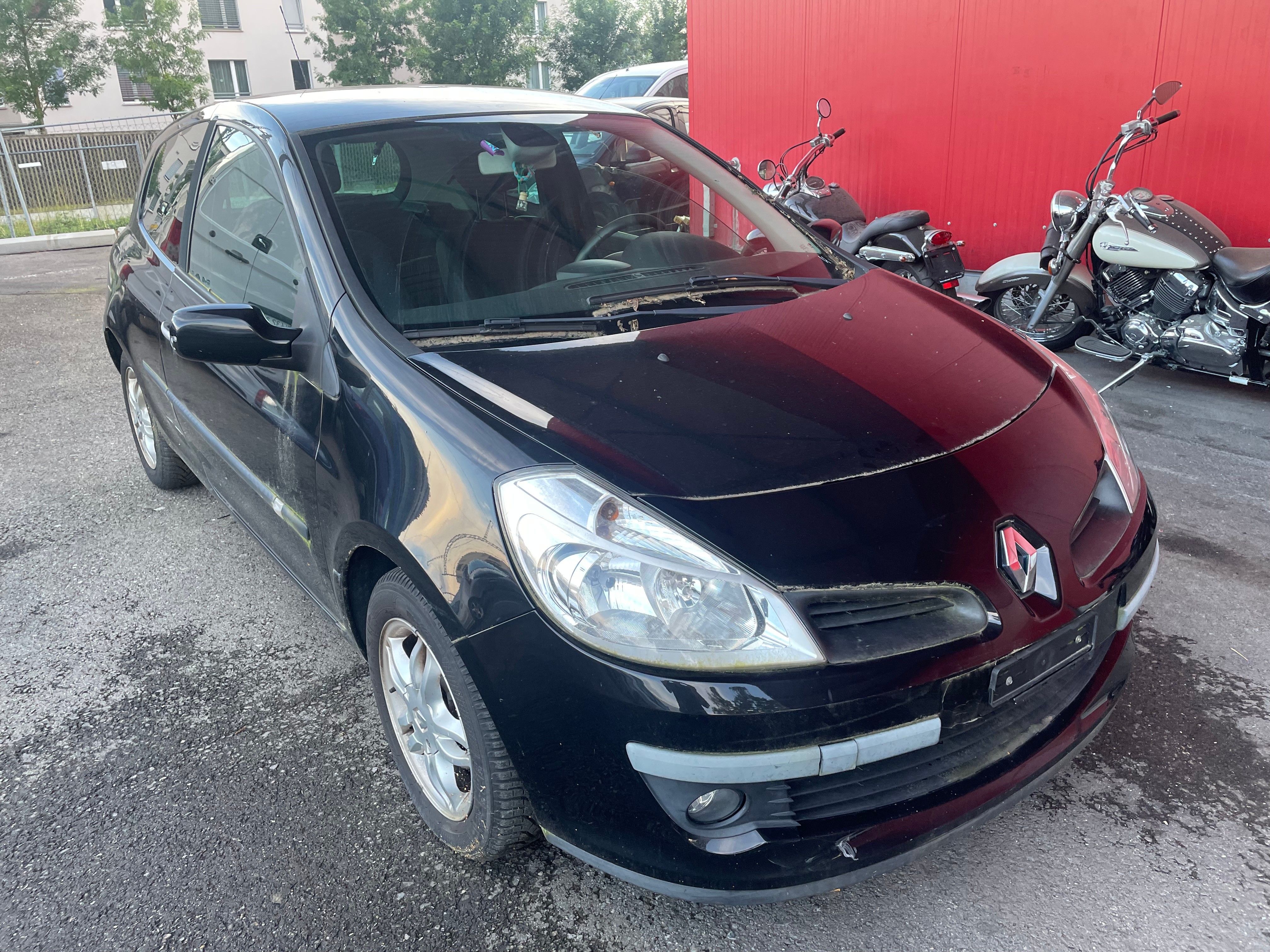 RENAULT Clio 1.6 16V Privilège