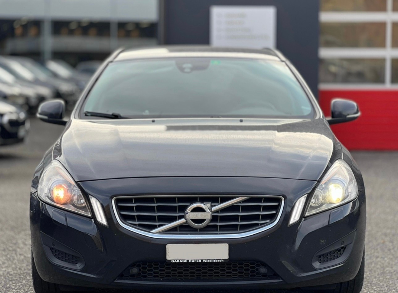 VOLVO V60 D4