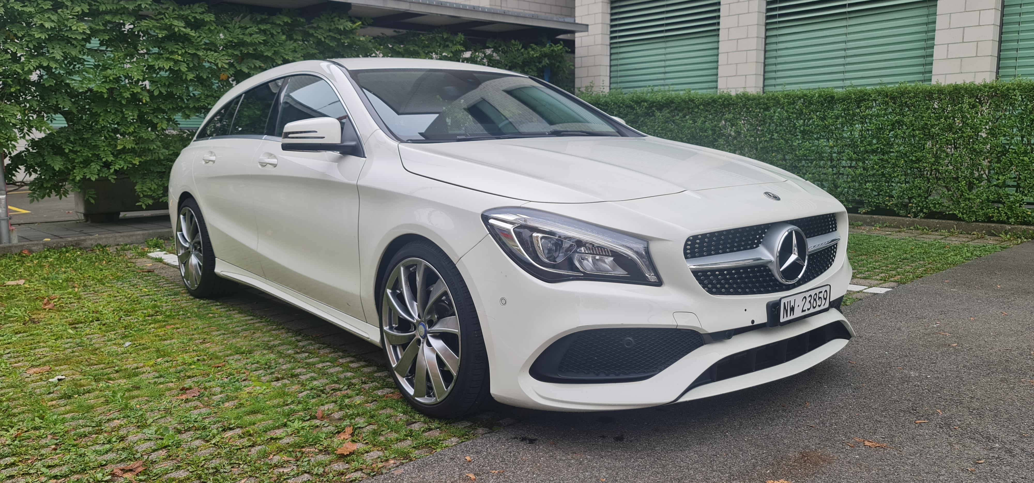 MERCEDES-BENZ CLA Shooting Brake 220 AMG Line 4Matic 7G-DCT