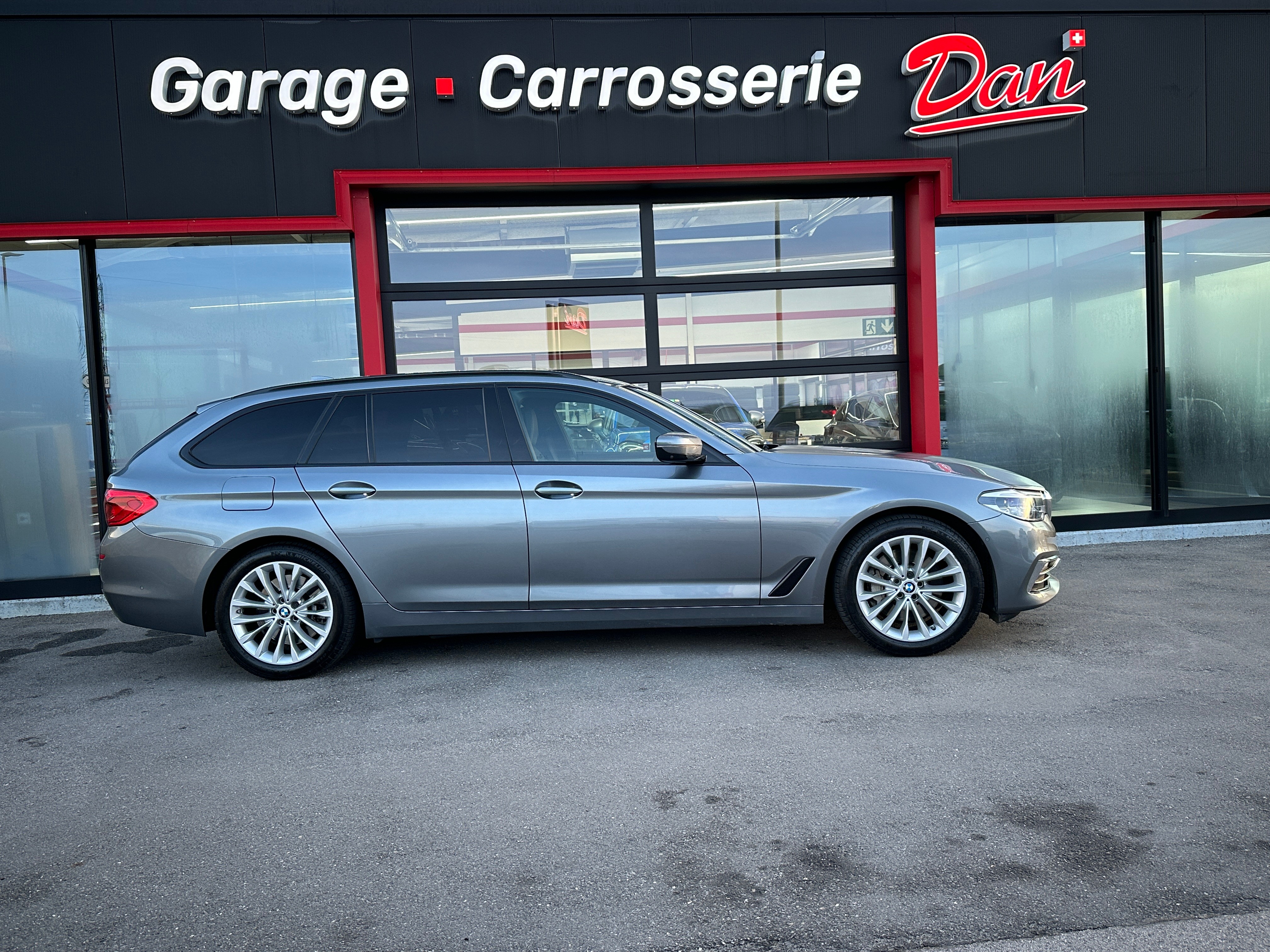 BMW 530d xDrive Touring Luxury Line Steptronic