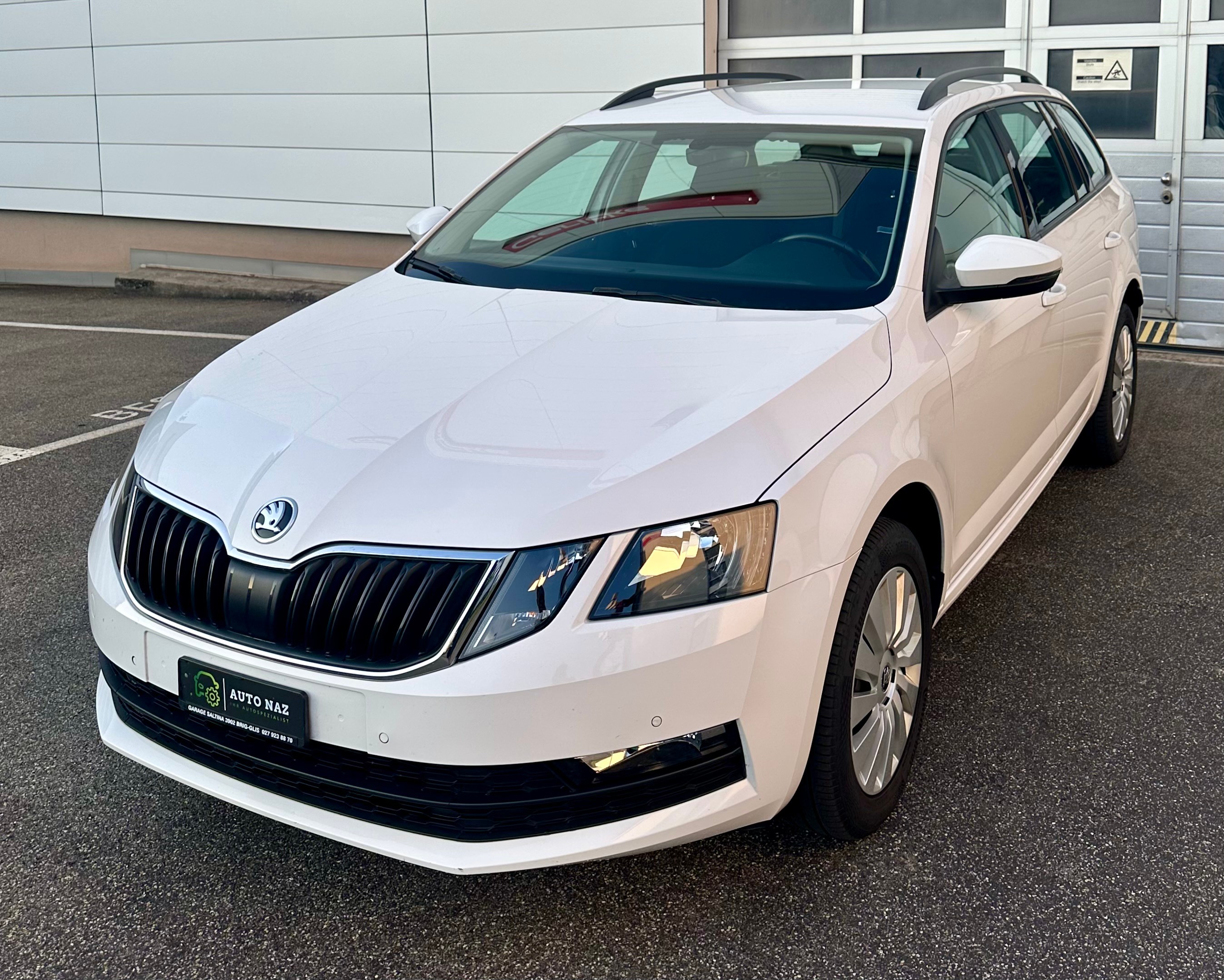 SKODA Octavia Combi 1.6 TDI Ambition 4x4 // 8 Fach bereift // Anhängerkupplung abnehmbar // Sehr gepflegt