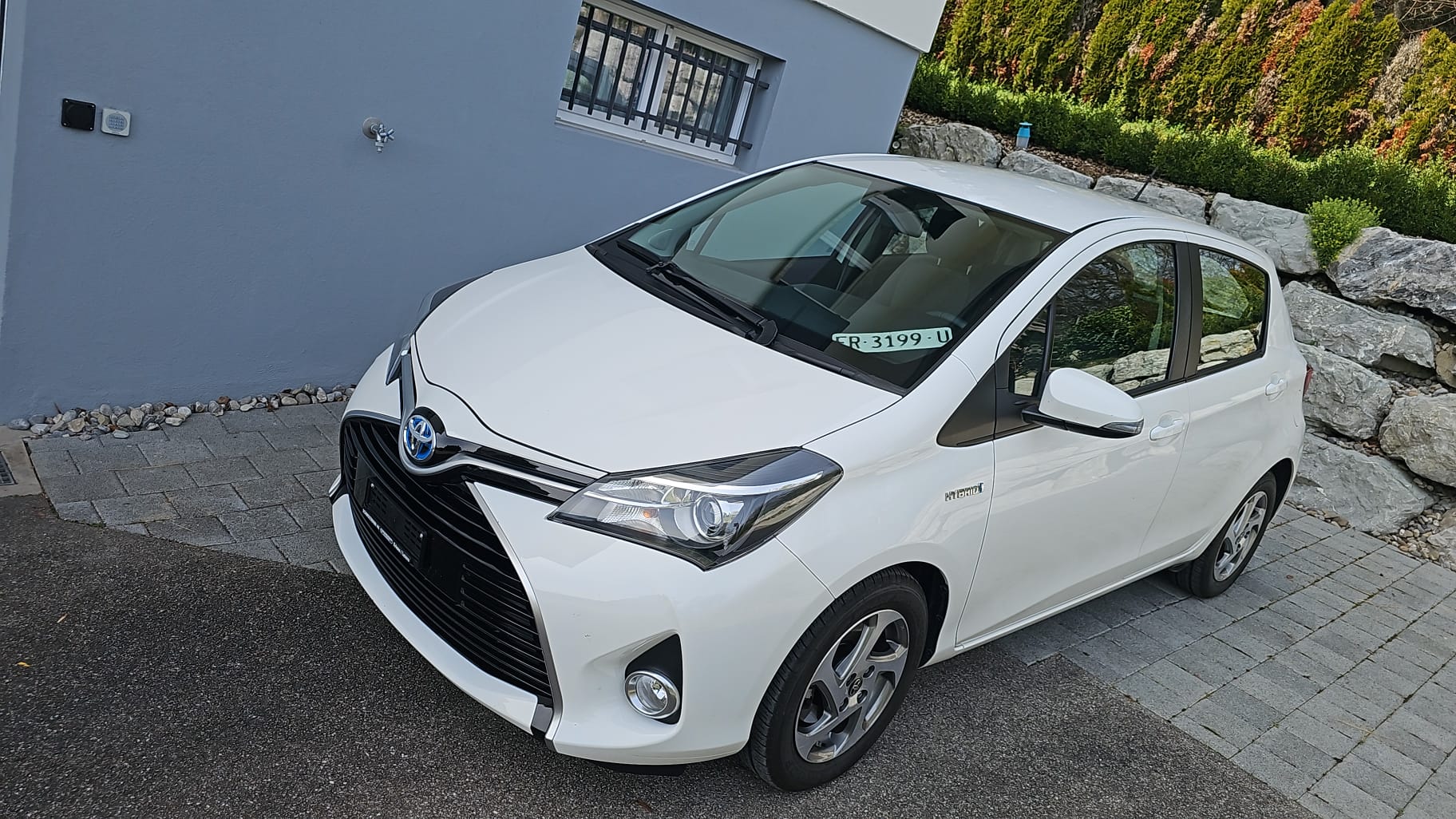 TOYOTA Yaris 1.5 VVT-i Hybrid Trend e-CVT