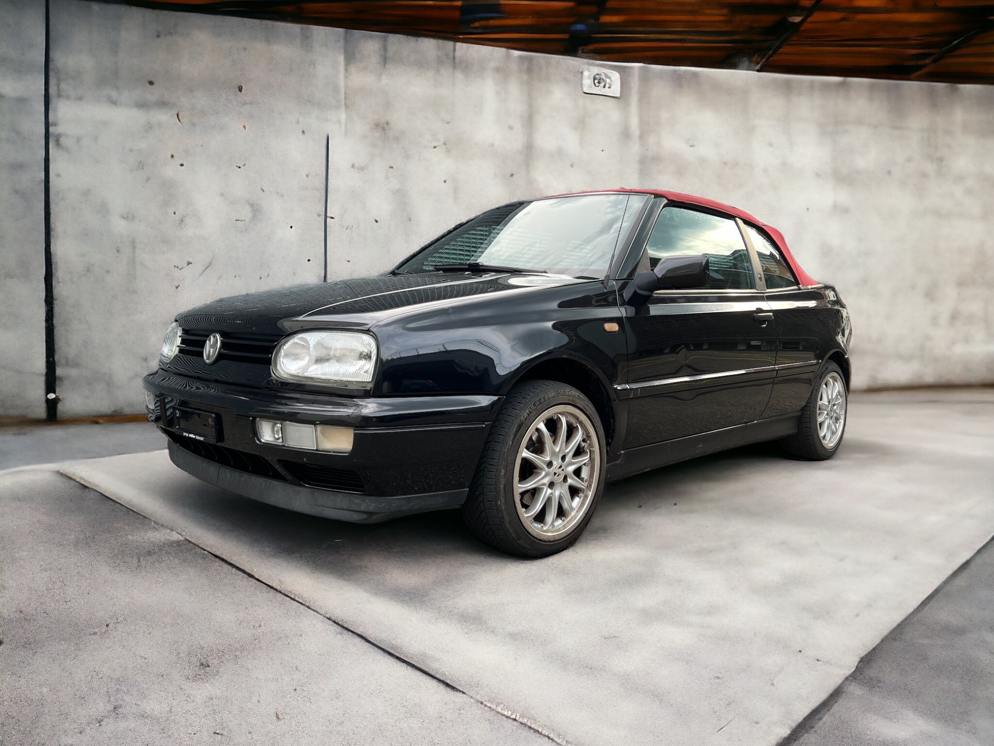 VW Golf Cabriolet 2000 Swiss Classic