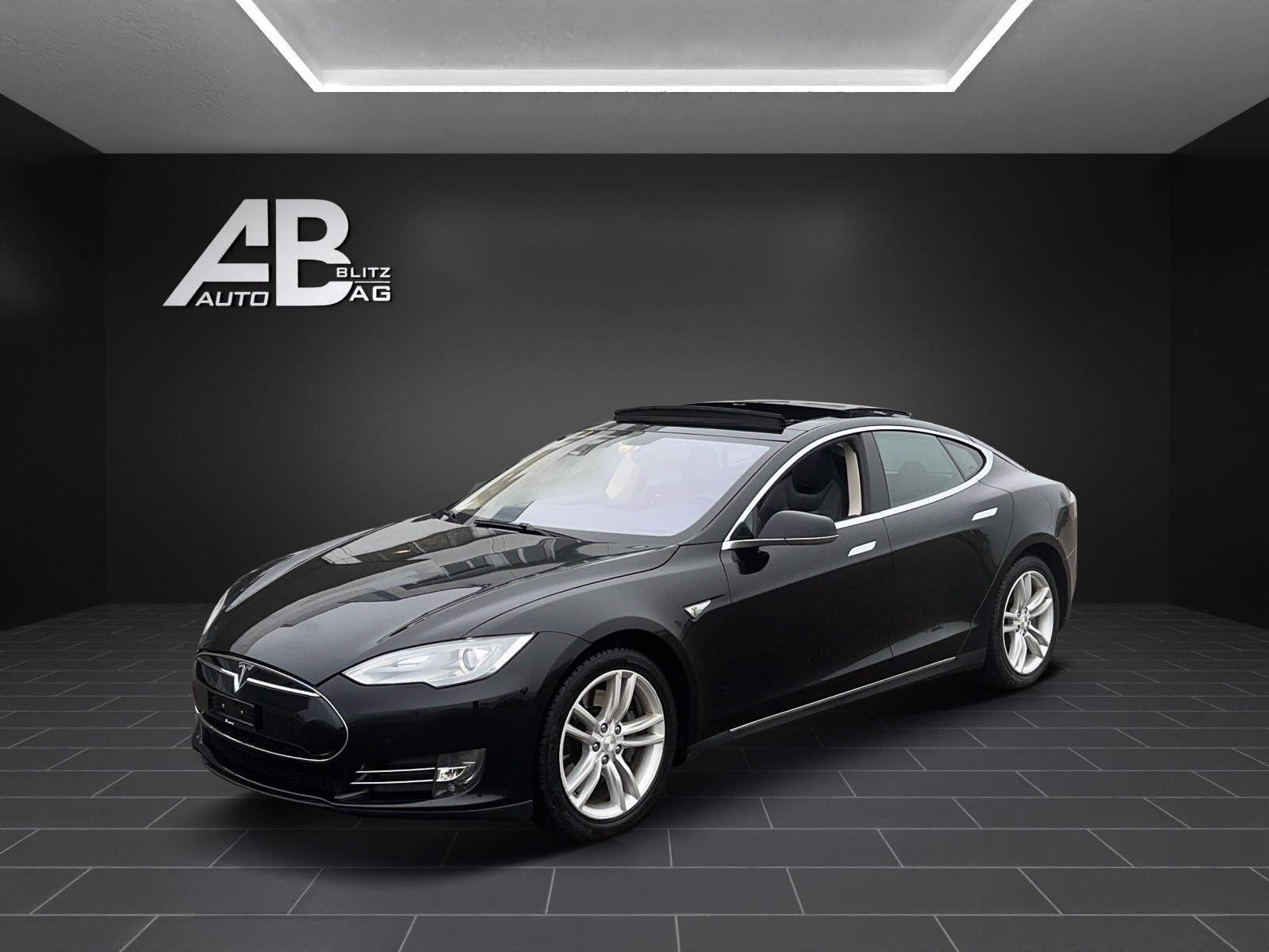 TESLA Model S 85