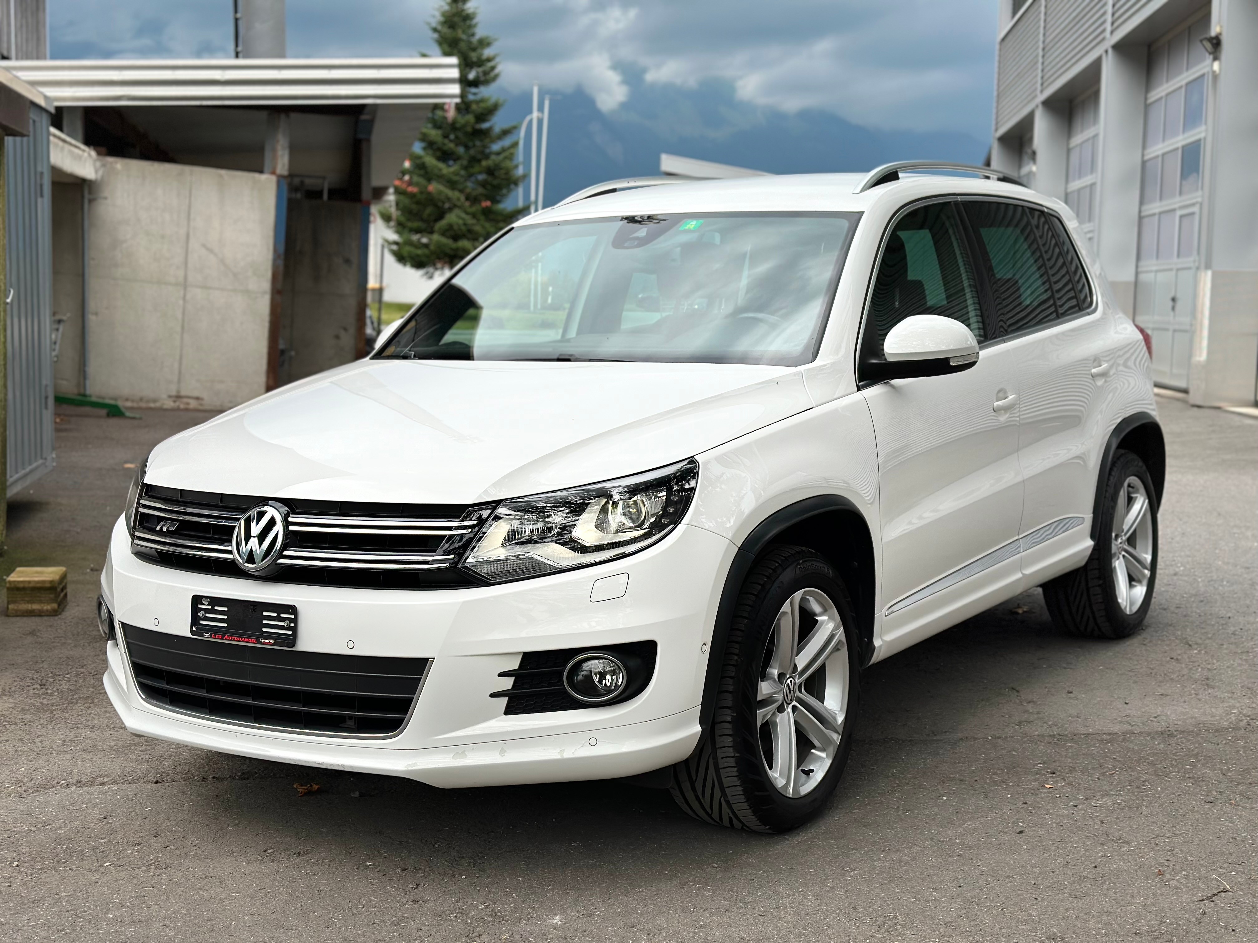 VW Tiguan 2.0 TDI BMT R-Line Design 4Motion DSG