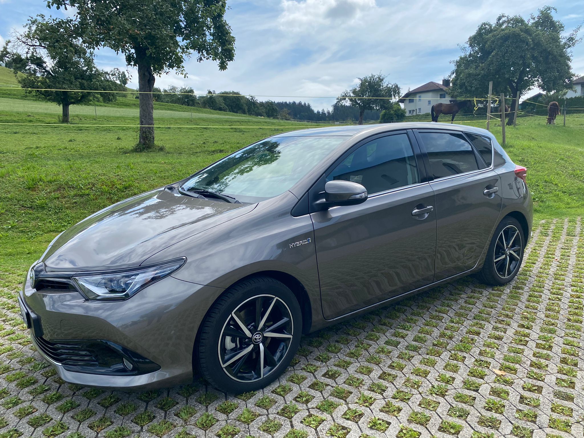 TOYOTA Auris 1.8 HSD Active e-CVT