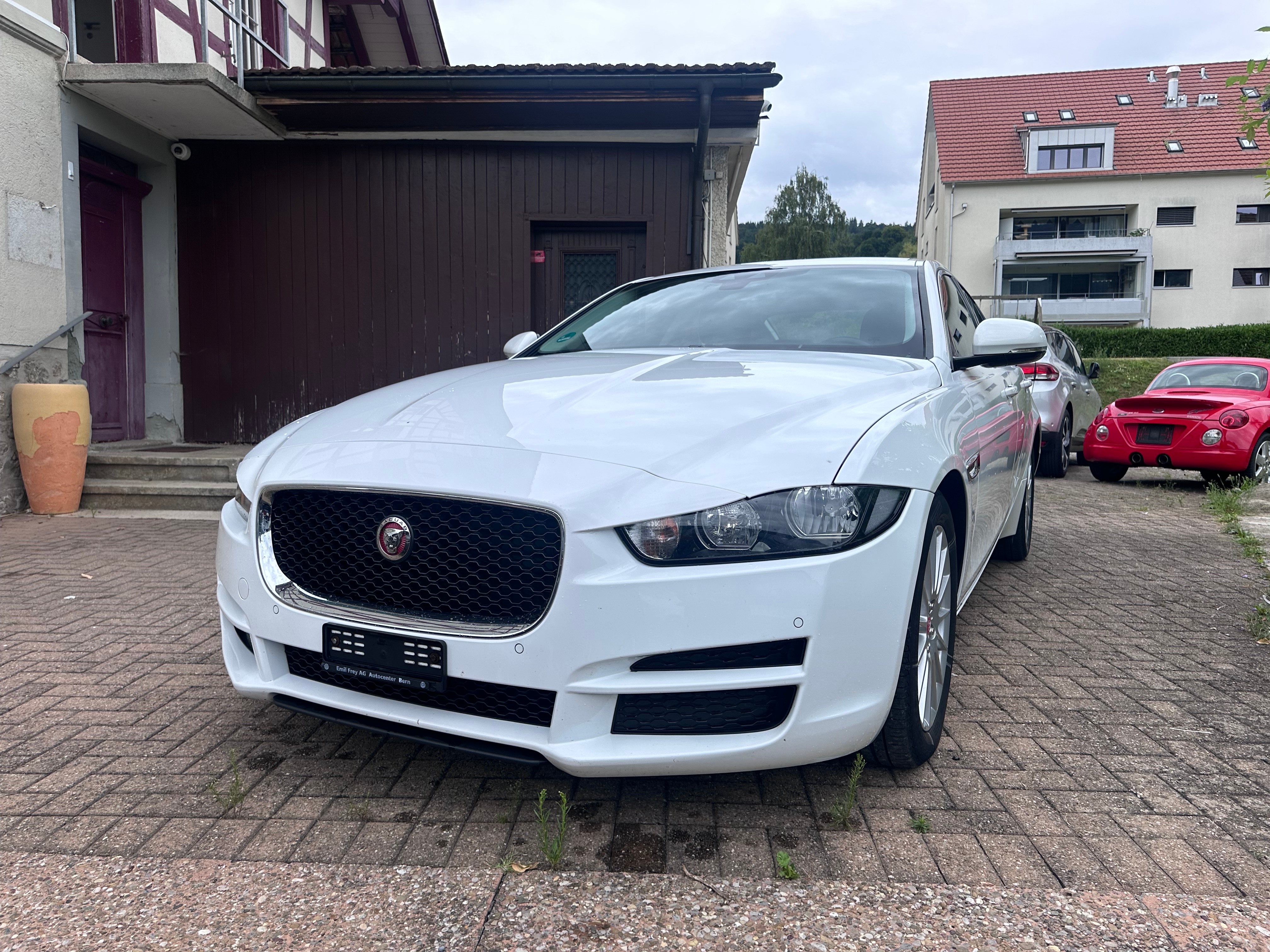 JAGUAR XE E-Performance 20d Pure