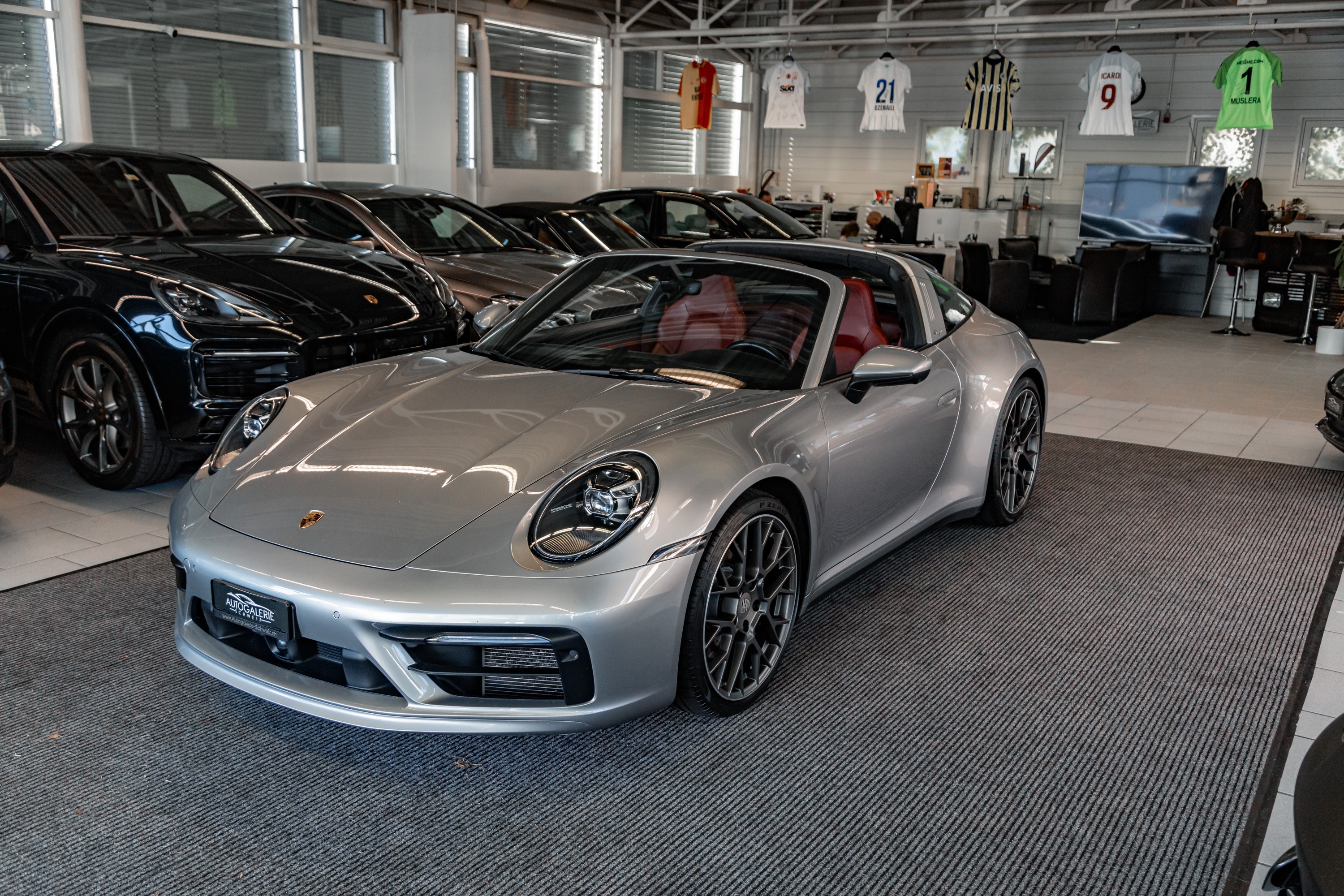 PORSCHE 911 Targa 4S PDK | CH | Approved Gar. 10/2025 | SportDesign | Lückenlos Porsche Service | GT Silber |