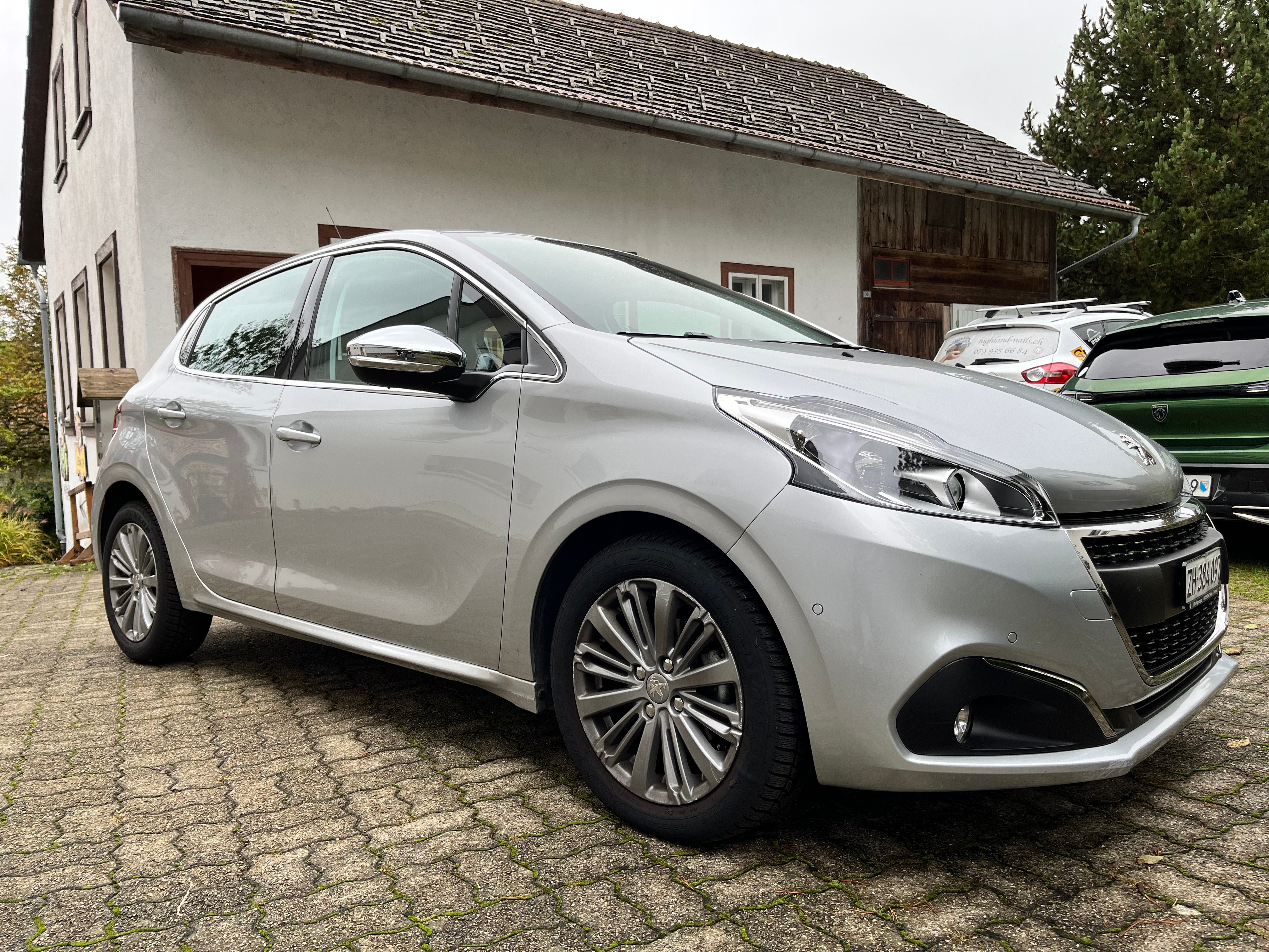 PEUGEOT 208 1.2 PureTech Allure EAT6