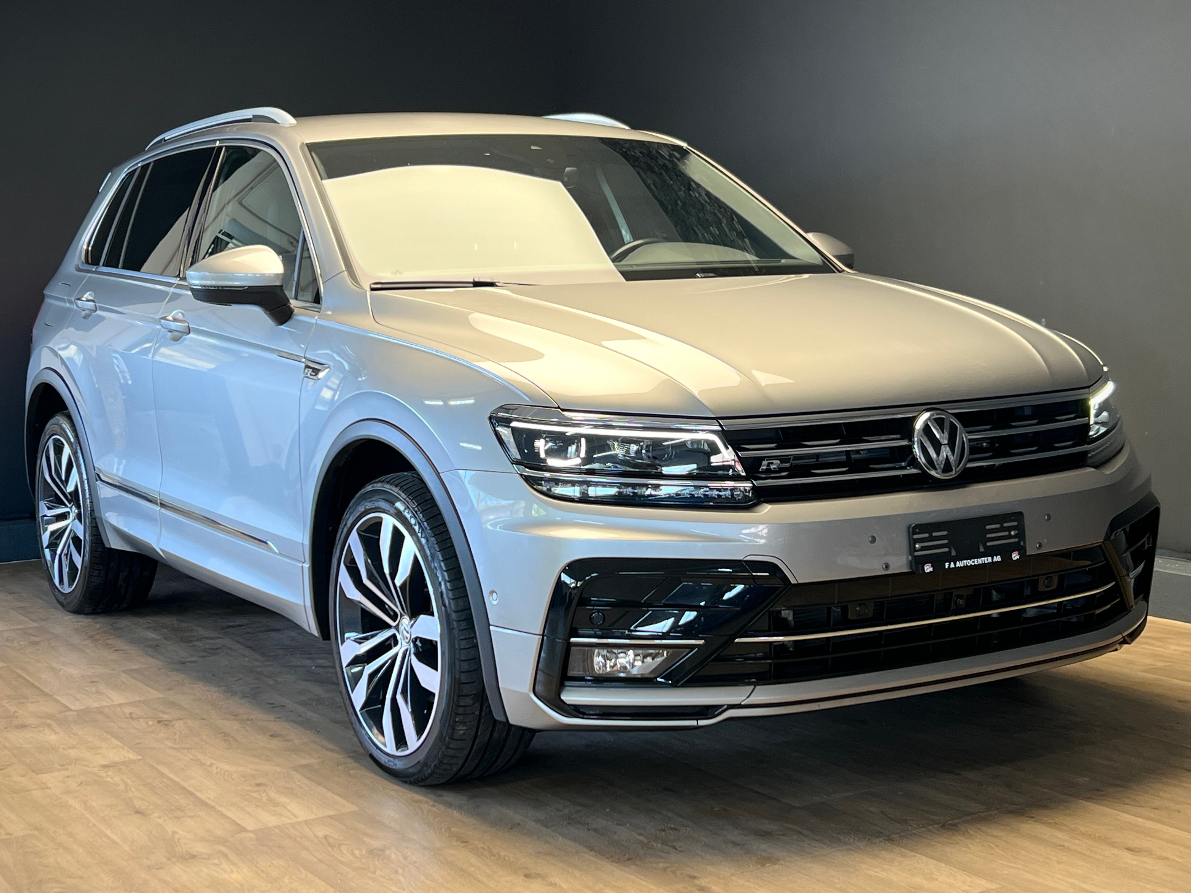 VW Tiguan 2.0TSI *R-LINE* Highline 4Motion DSG