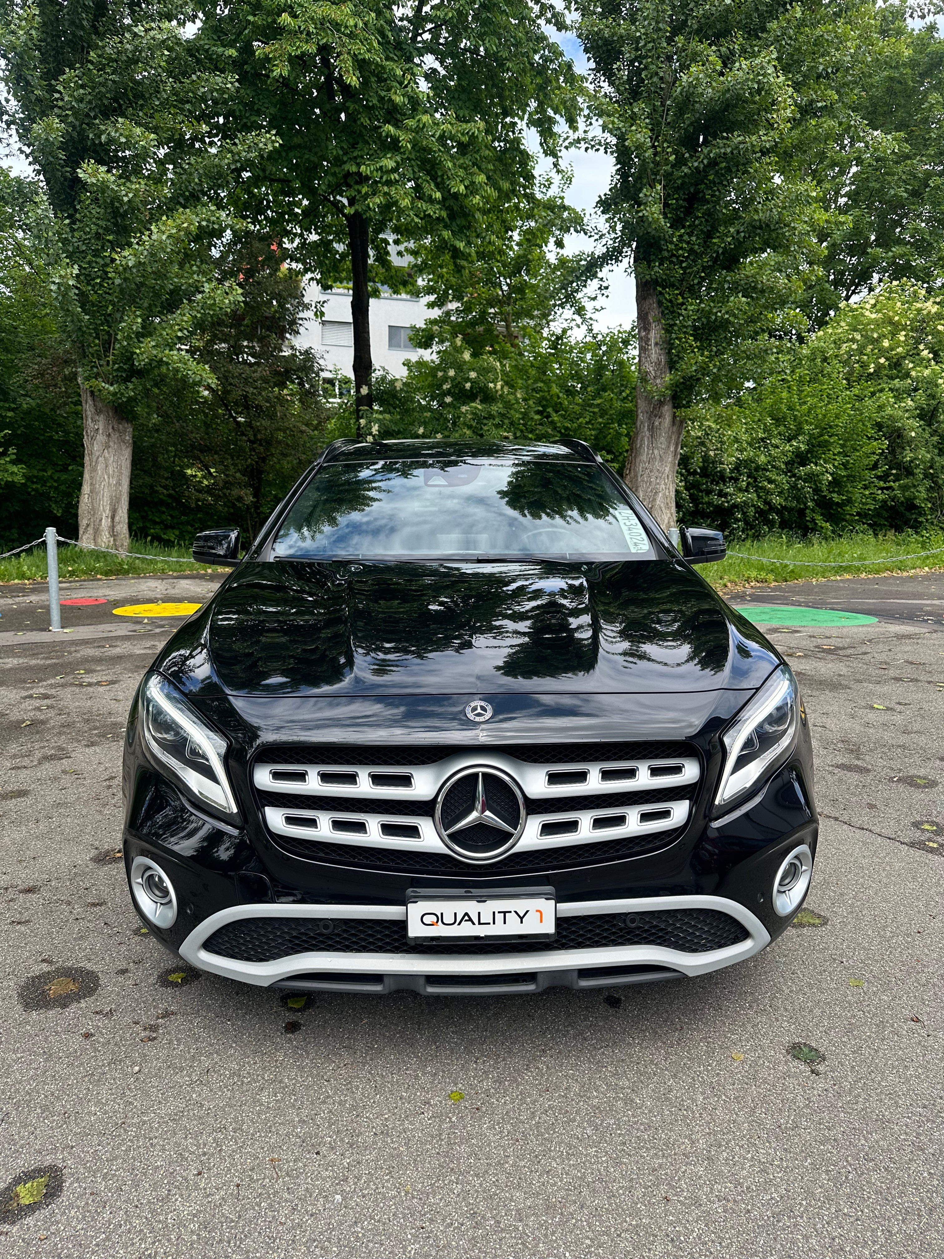 MERCEDES-BENZ GLA 200 d Swiss Star Edition Style 4Matic 7G-DCT