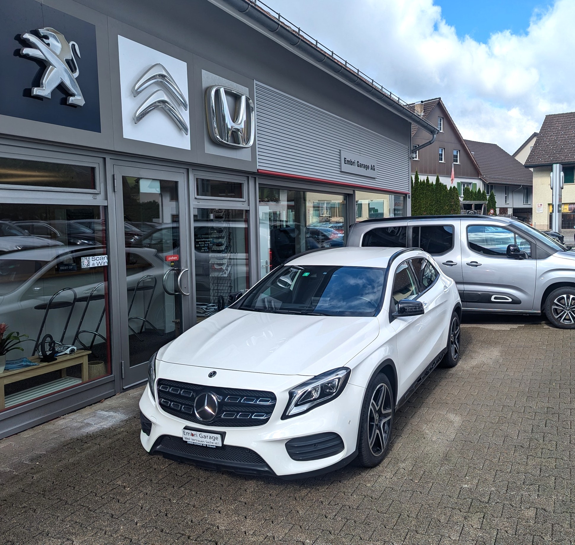 MERCEDES-BENZ GLA 200 Night Star 7G-DCT