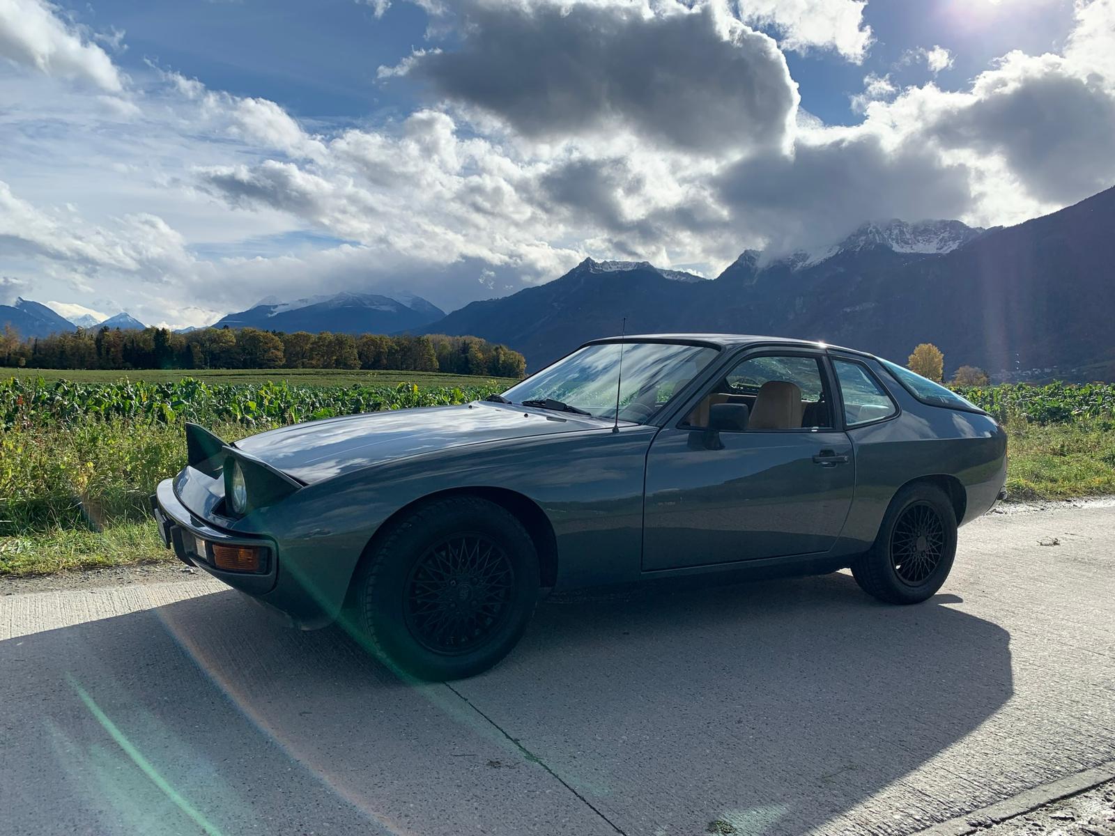 PORSCHE 924