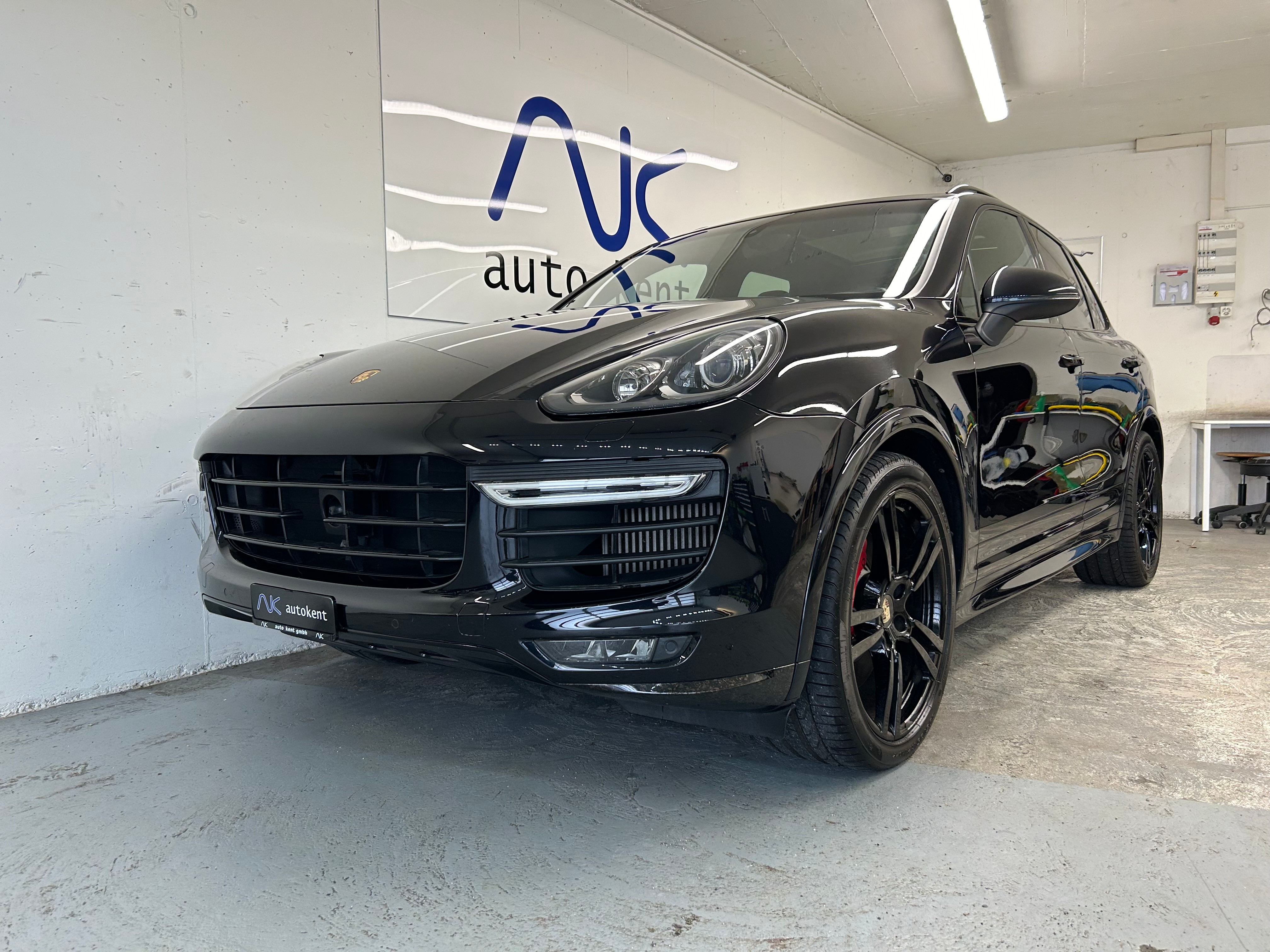 PORSCHE Cayenne GTS