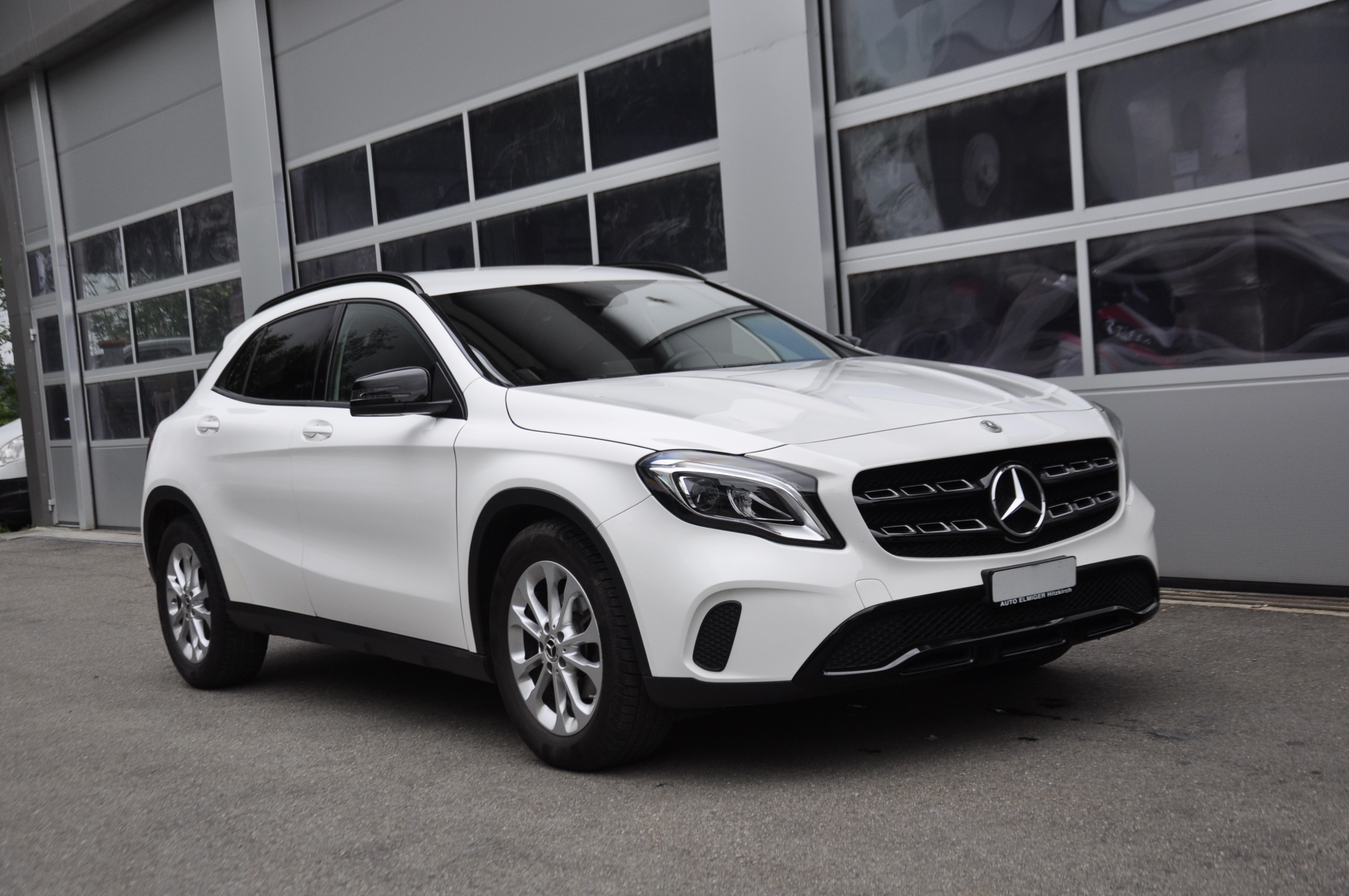 MERCEDES-BENZ GLA 200 Night Star 7G-DCT