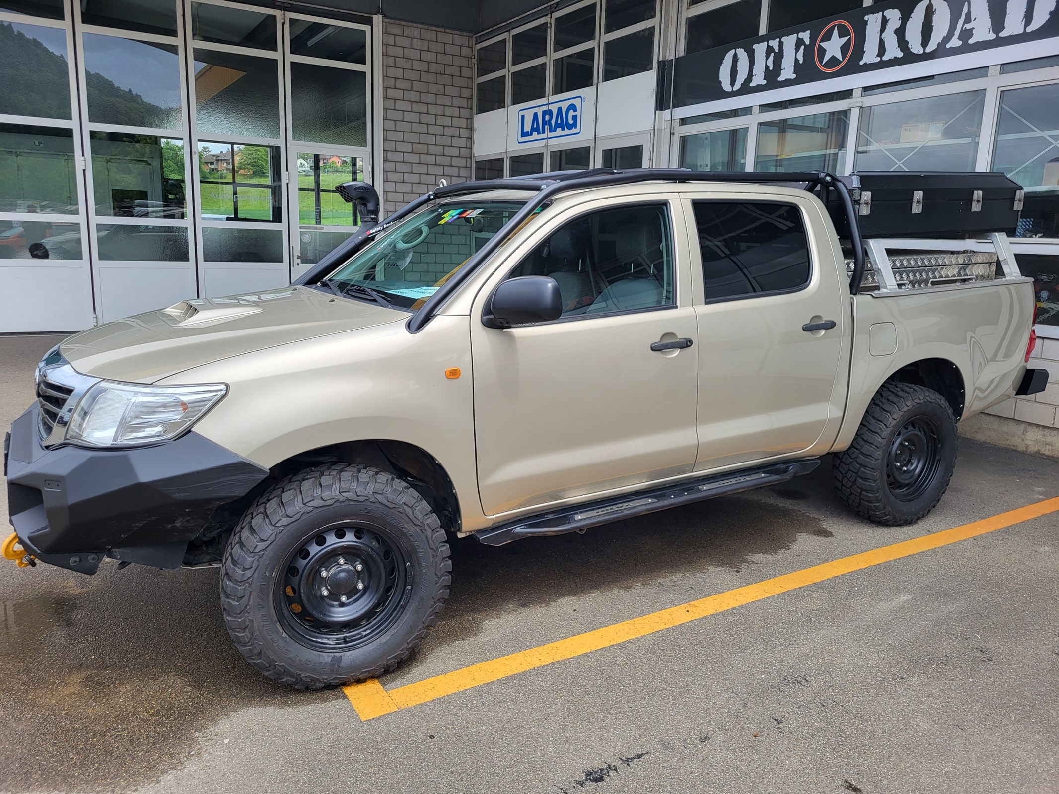 TOYOTA Hilux 2.5D 4WD Double Cab Luna