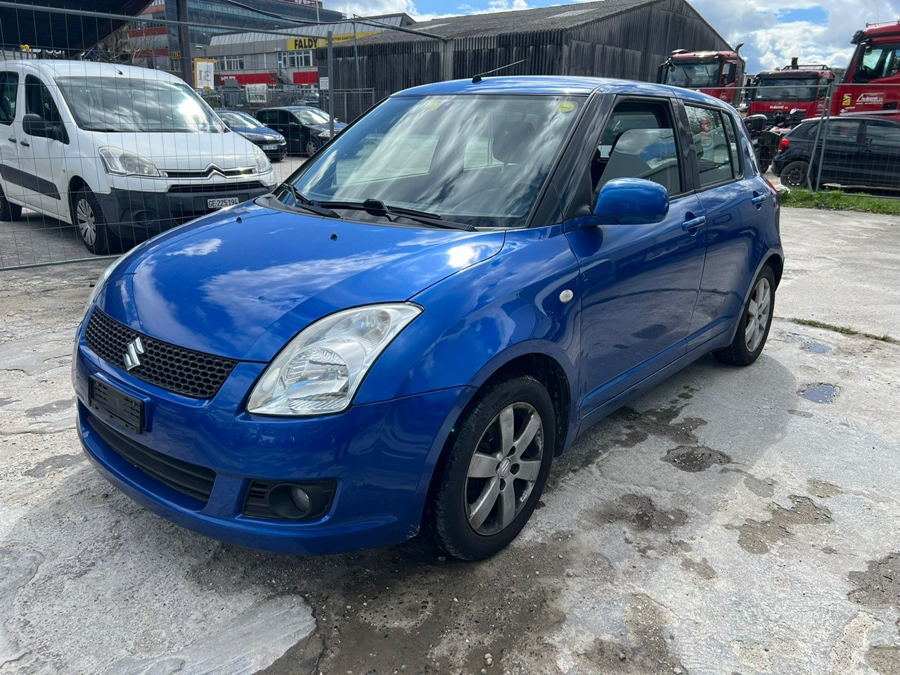 SUZUKI Swift 1.5i 16V VVT GL Top