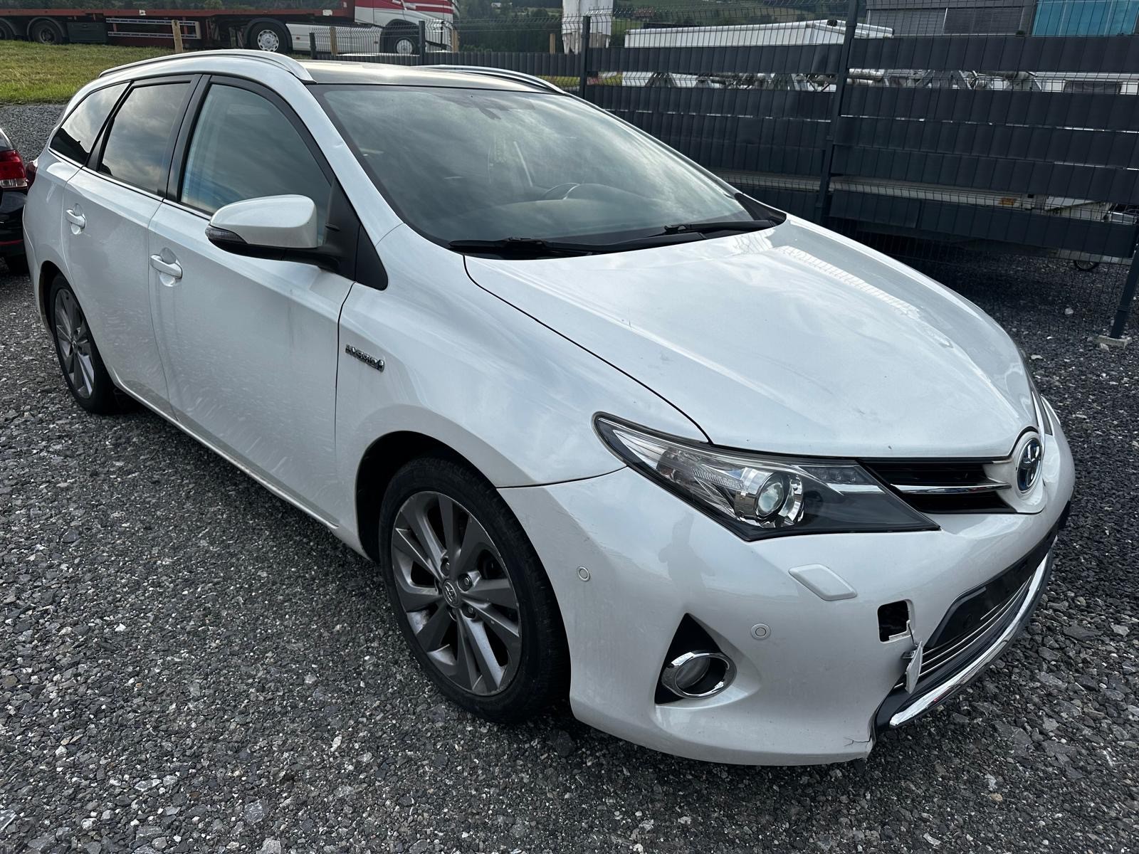 TOYOTA Auris Touring Sports 1.8 16V HSD Linea Luna