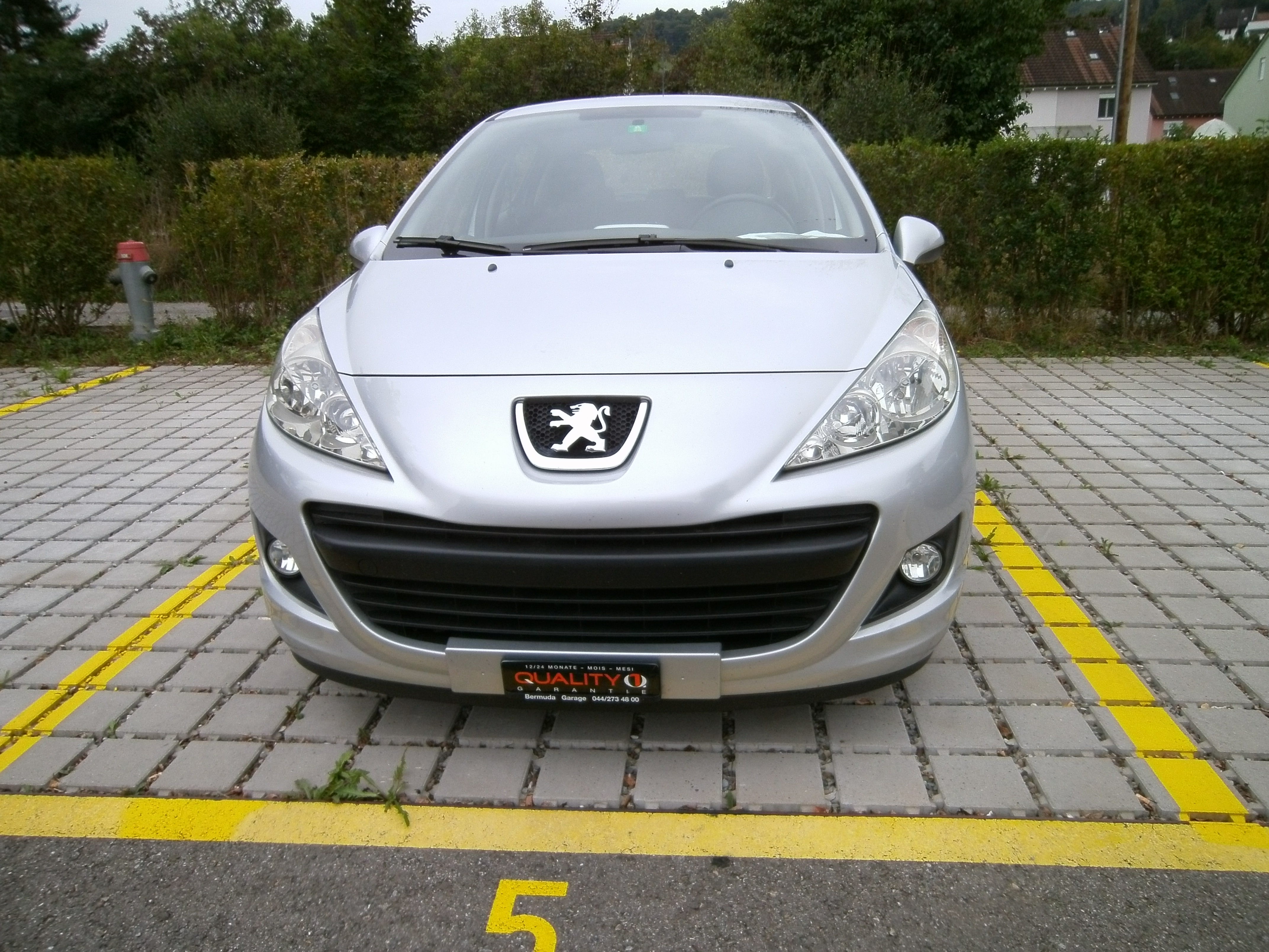 PEUGEOT 207 1.4 16V Swiss Edition