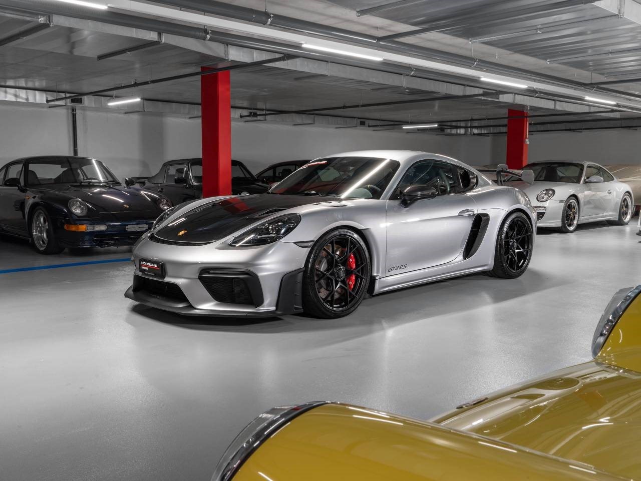 PORSCHE 718 Cayman GT4 RS