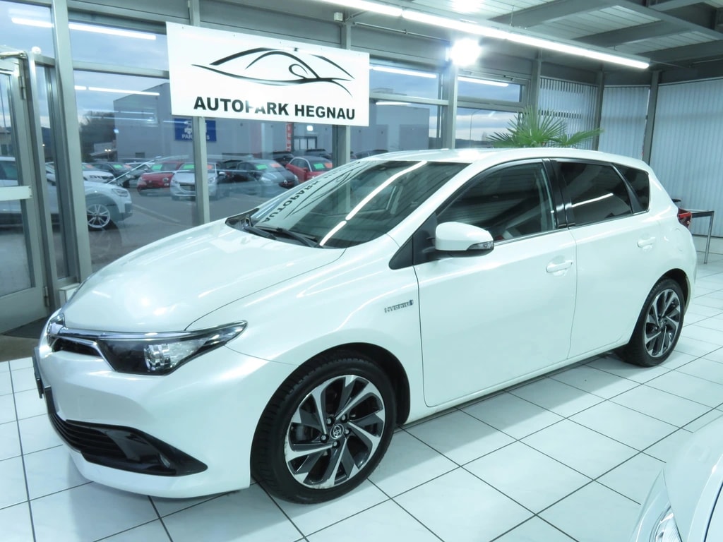 TOYOTA Auris 1.8 HSD Trend e-CVT (Automat)