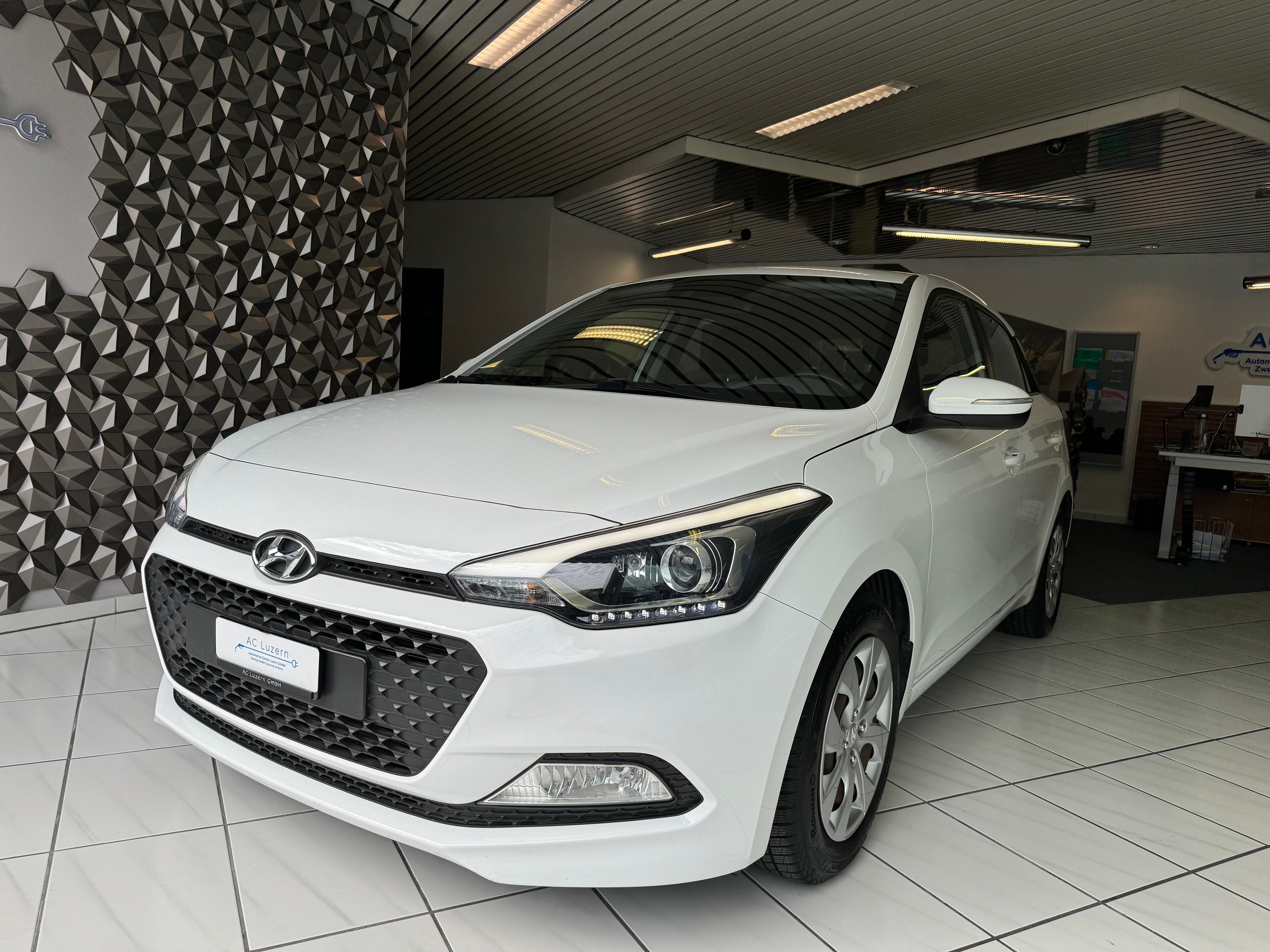 HYUNDAI i20 1.2 Amplia