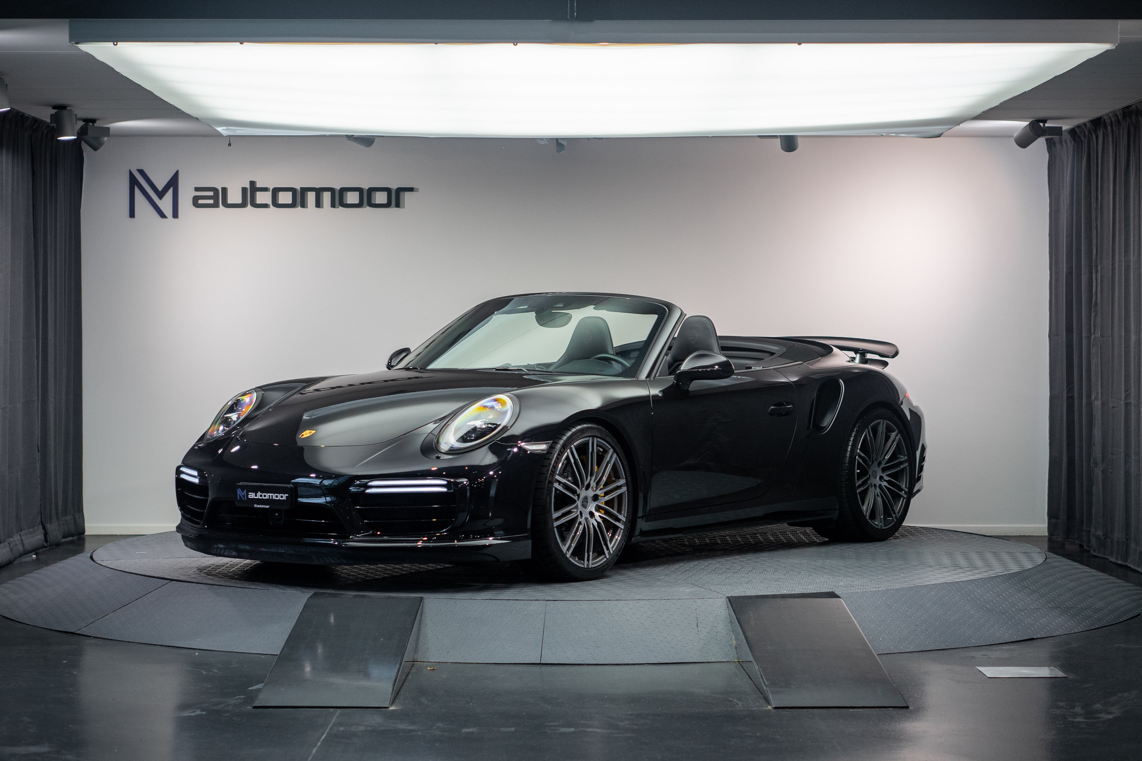 PORSCHE 911 Turbo S Cabrio PDK *Moshammer* *Burmester* *Schalensitze*