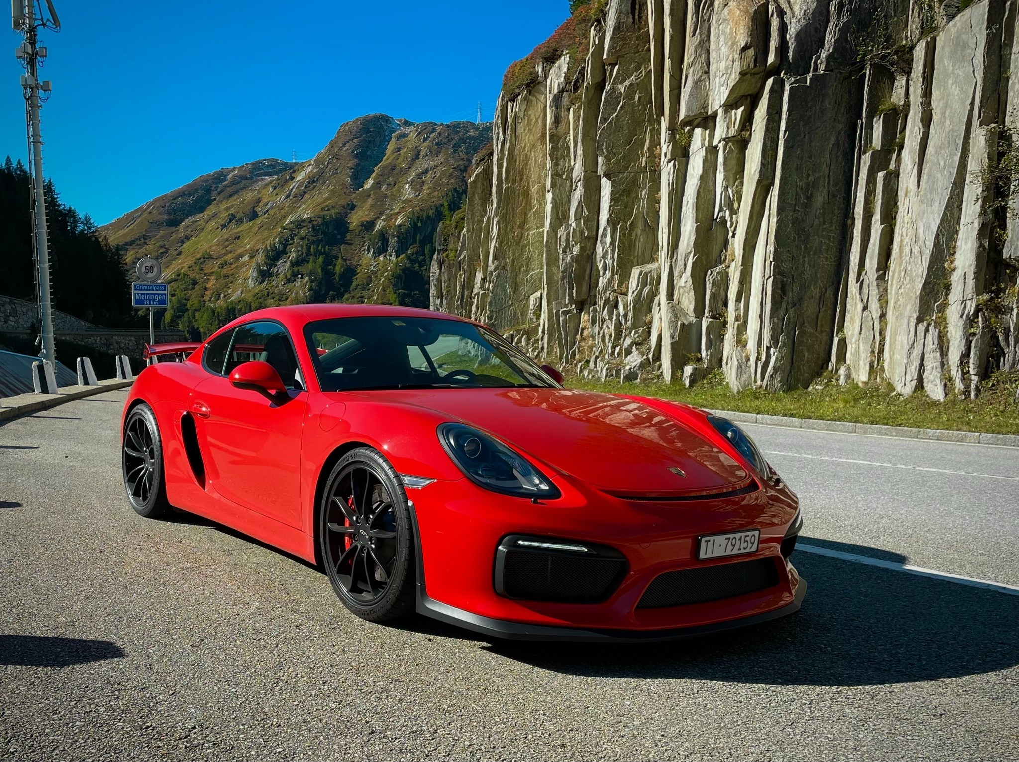 PORSCHE Cayman GT4