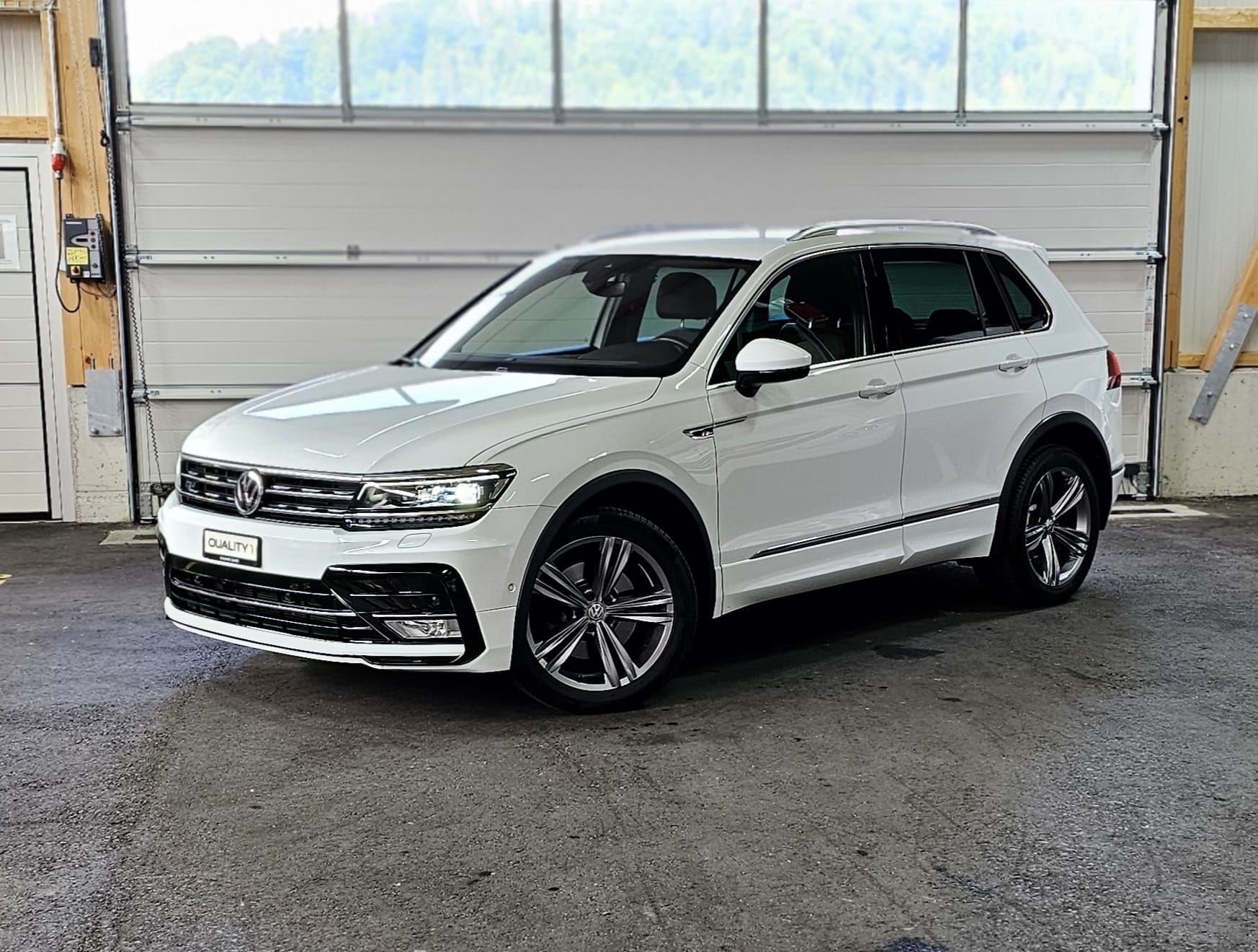 VW Tiguan 2.0 TSI R-LINE 4Motion DSG *CH FAHRZEUG*