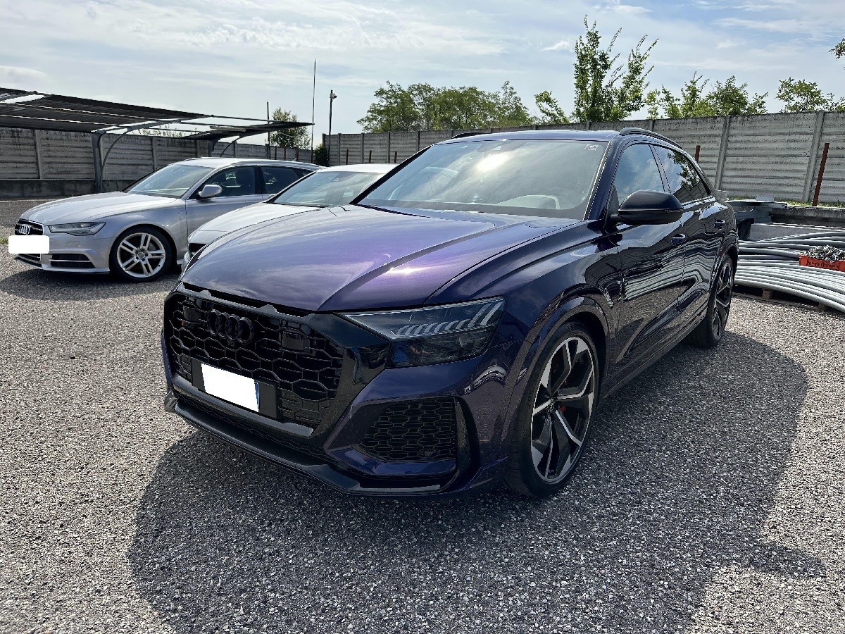 AUDI RSQ8 quattro tiptronic