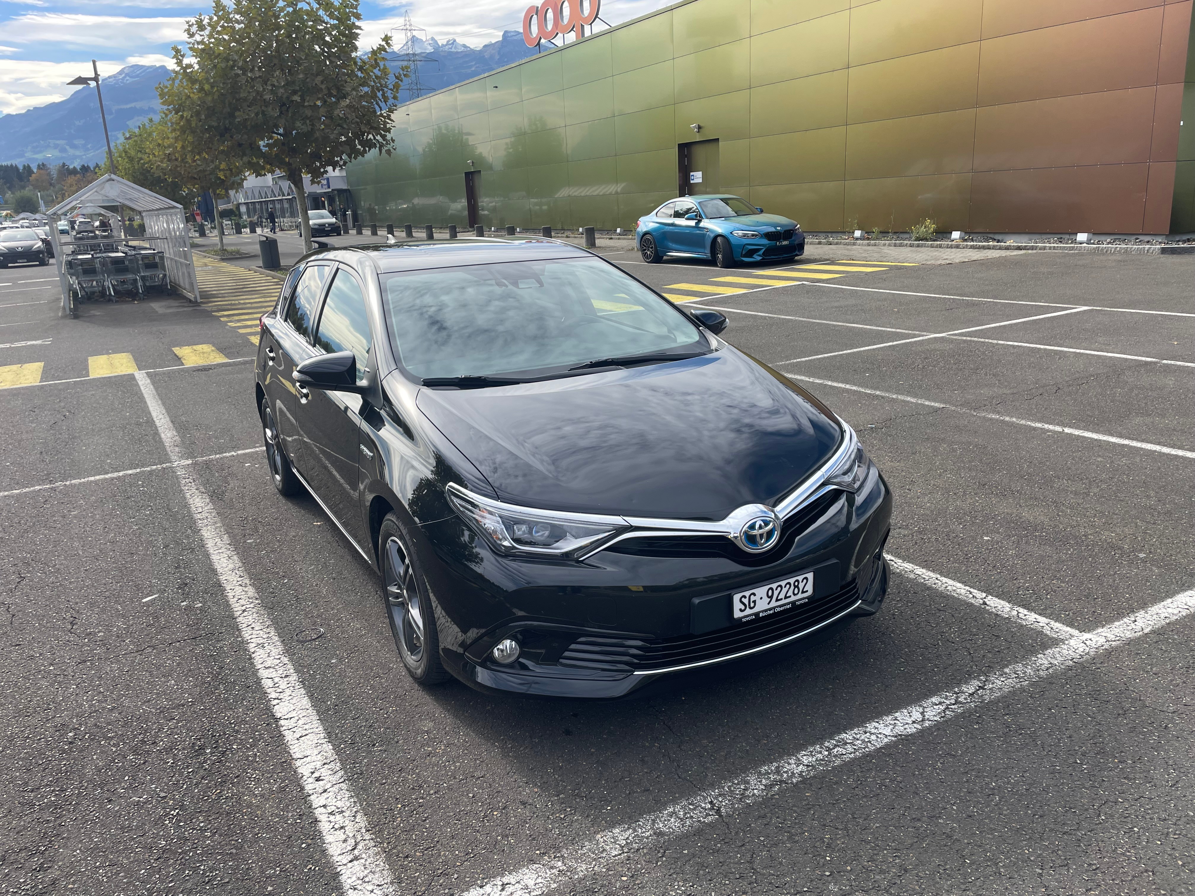 TOYOTA Auris 1.8 HSD Trend e-CVT