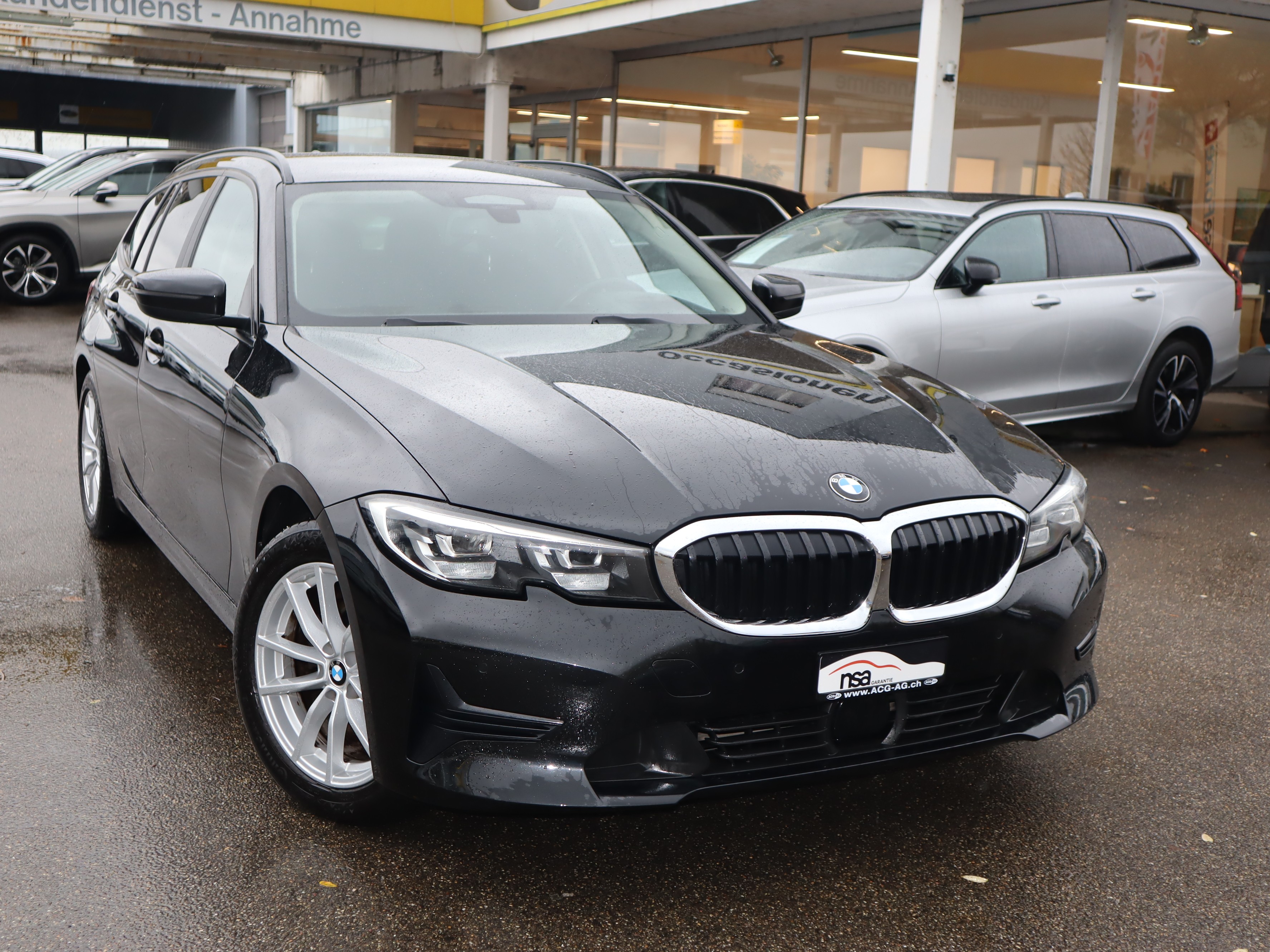 BMW 320d xDrive Touring Steptronic ** Head Up-Display ** Sport Sitze ** Gr.-Navi ** PDC v+h **