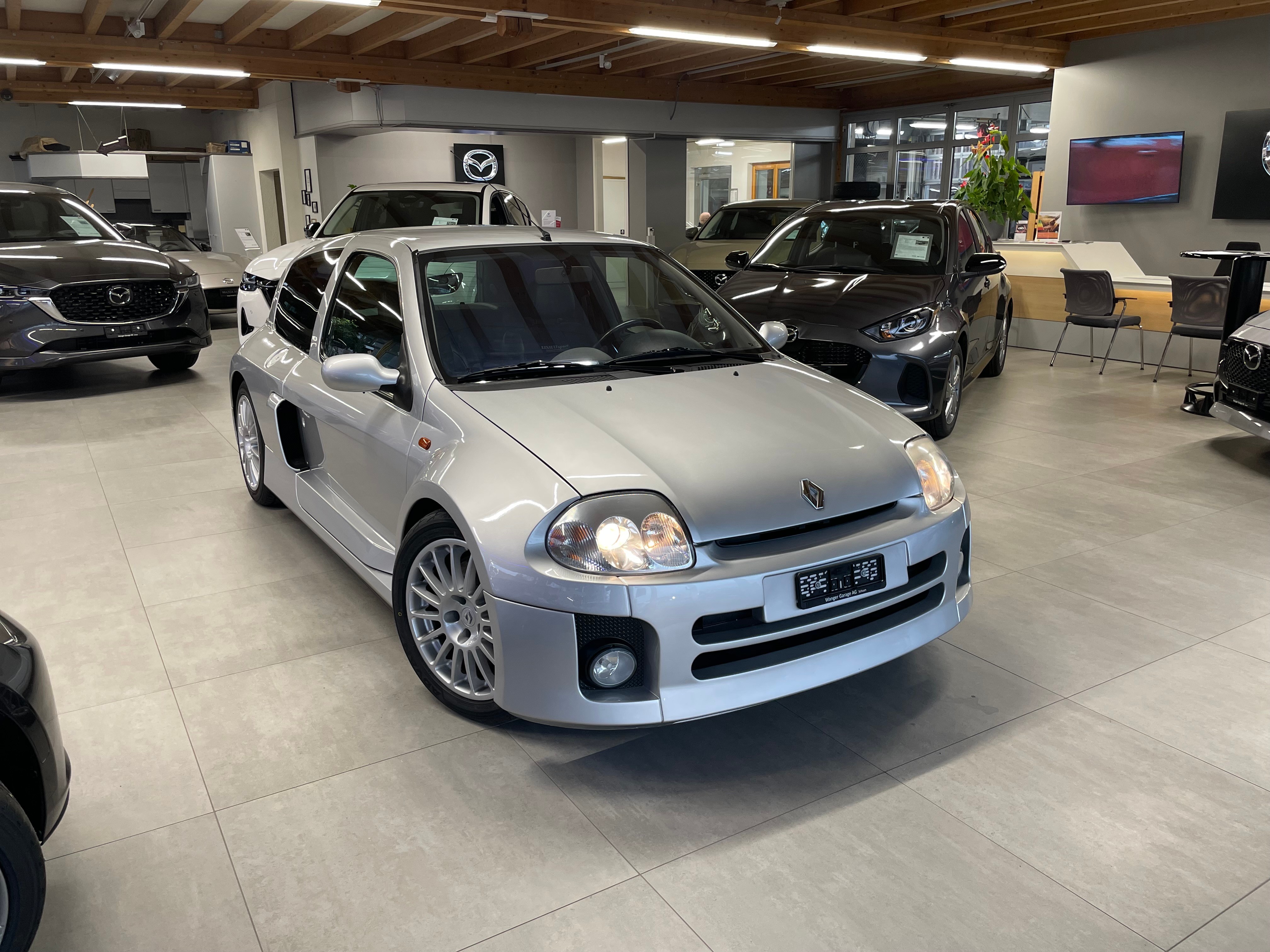 RENAULT Clio 3.0 V6