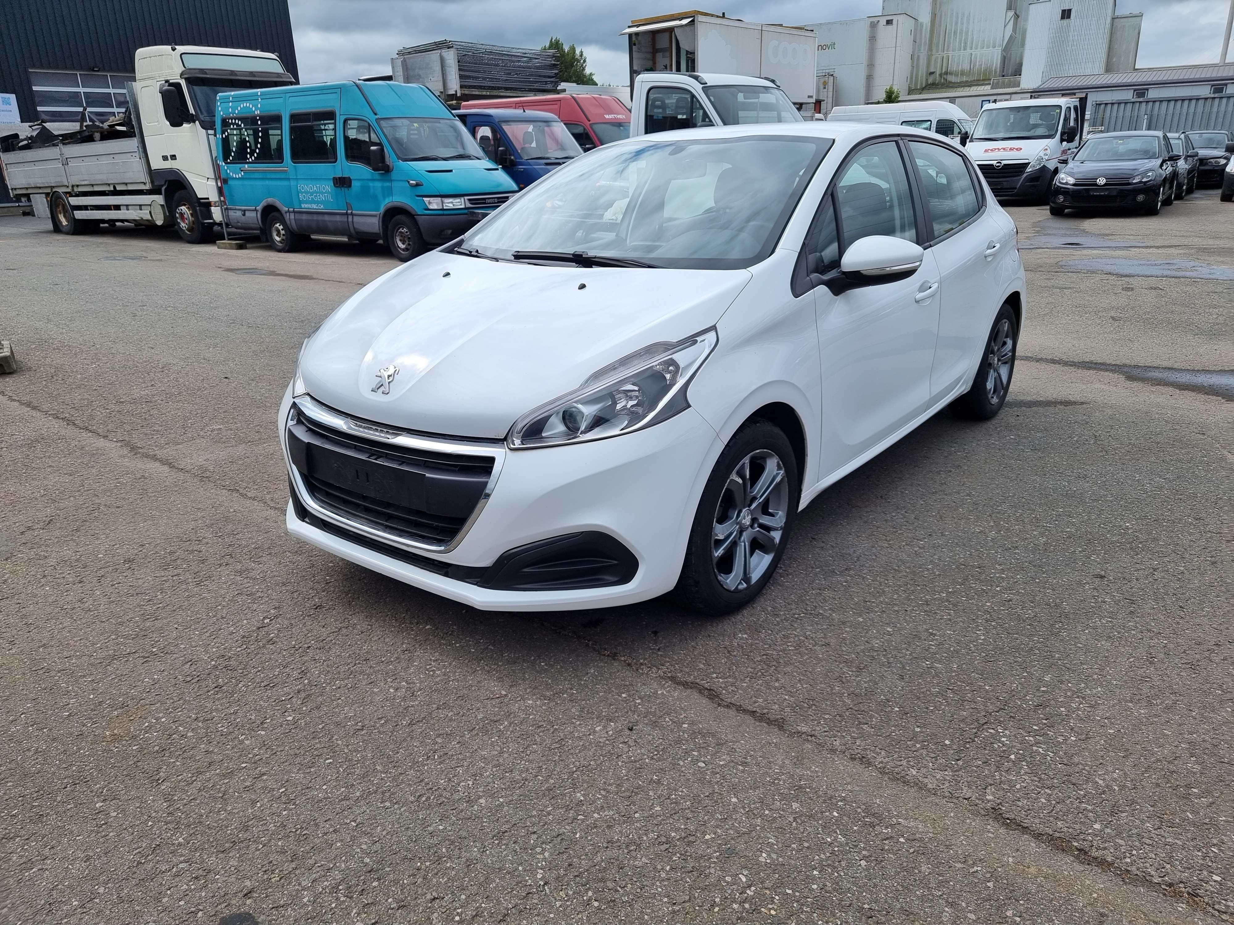 PEUGEOT 208 1.2 PureTech Allure EAT6