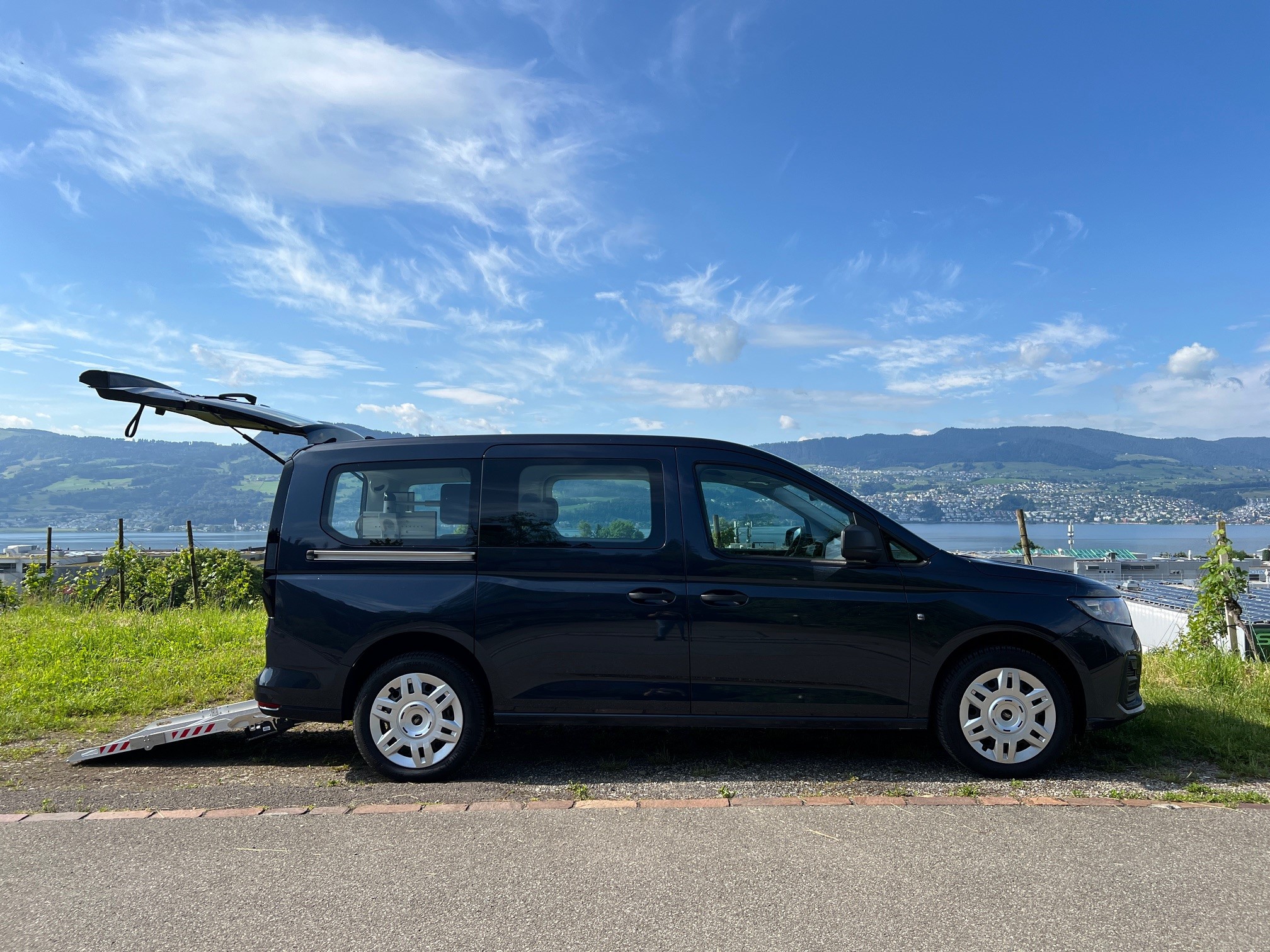 FORD Grand Tourneo Connect 2.0 EcoBlue Titanium Automat