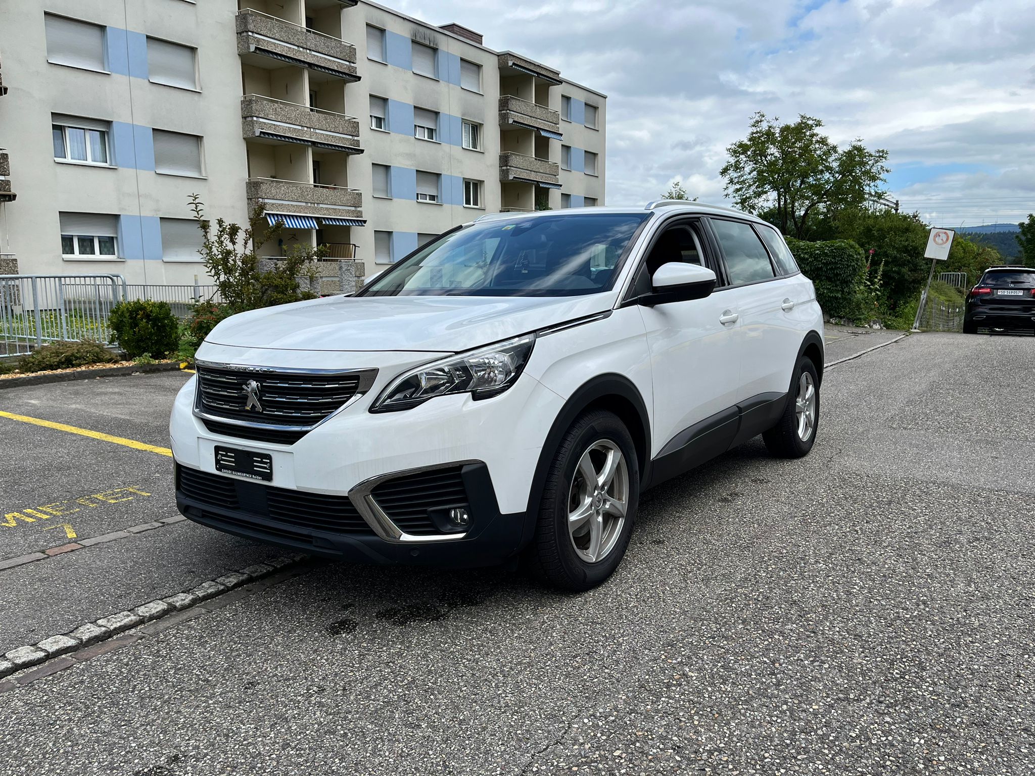 PEUGEOT 5008 1.5 BlueHDi Active ETA