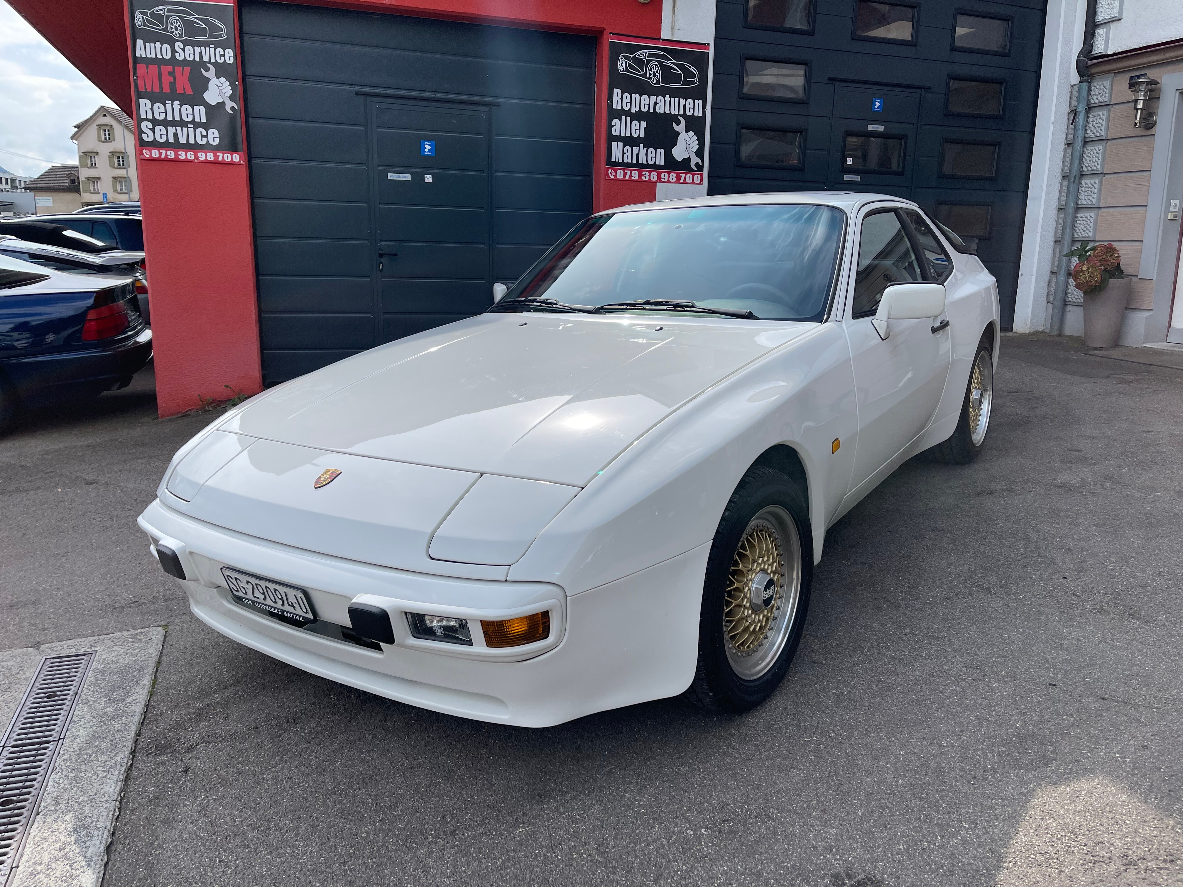 PORSCHE 944