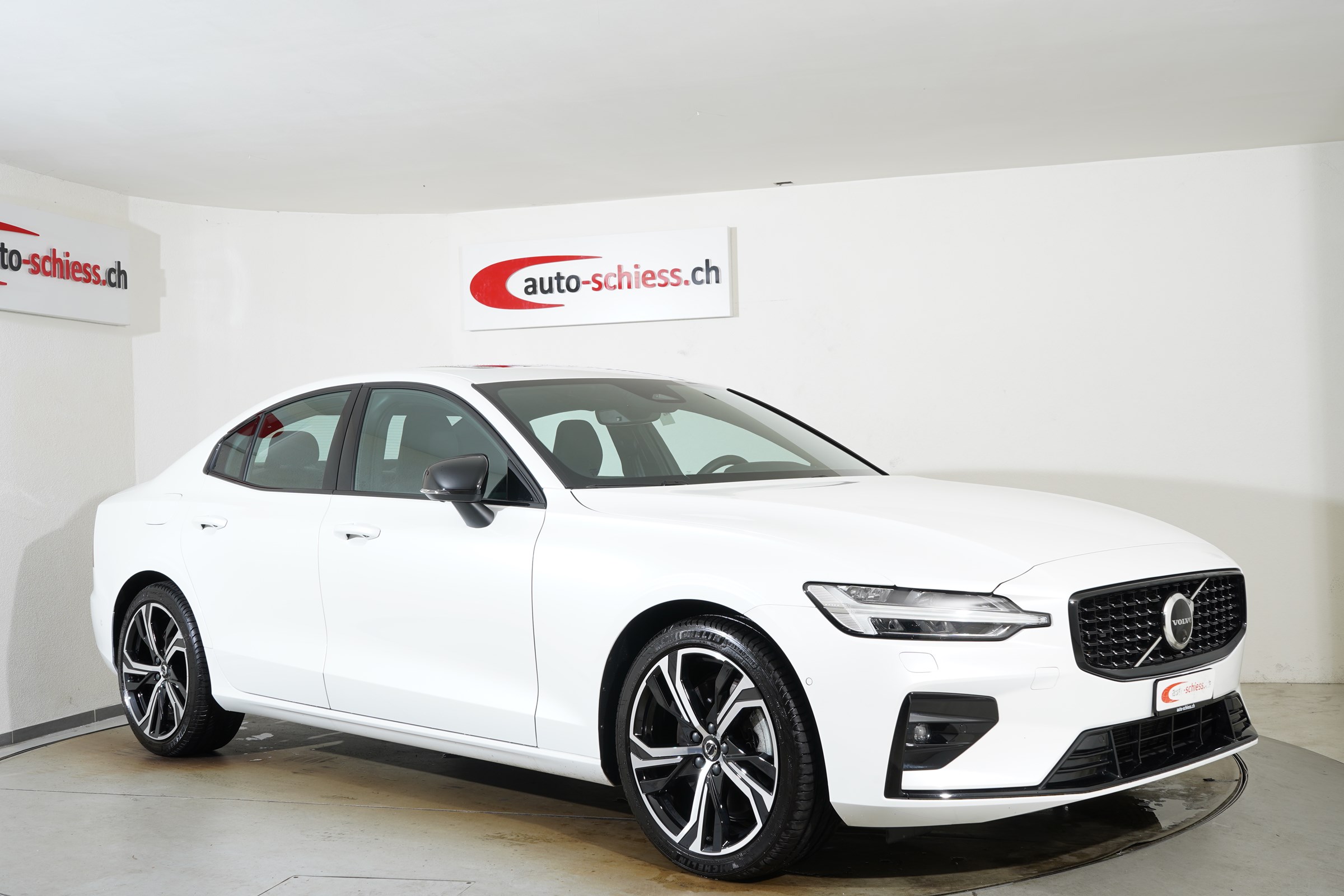 VOLVO S60 B5 AWD Benzin Mild Hybrid Ultimate Dark Geartronic