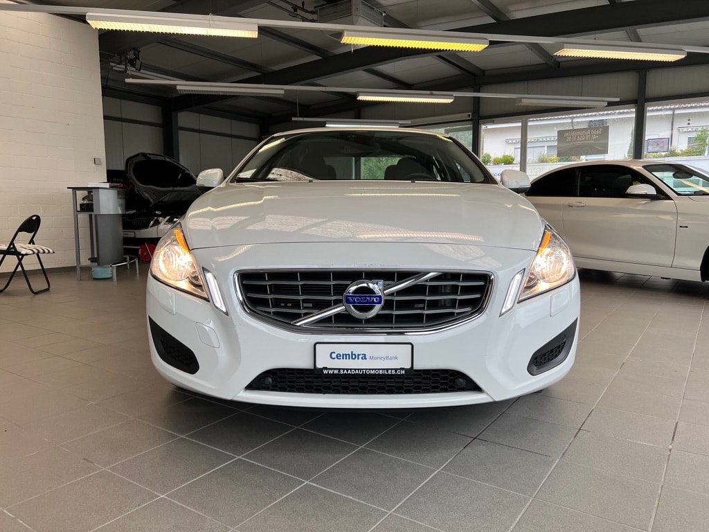 VOLVO S60 T4 Momentum Powershift